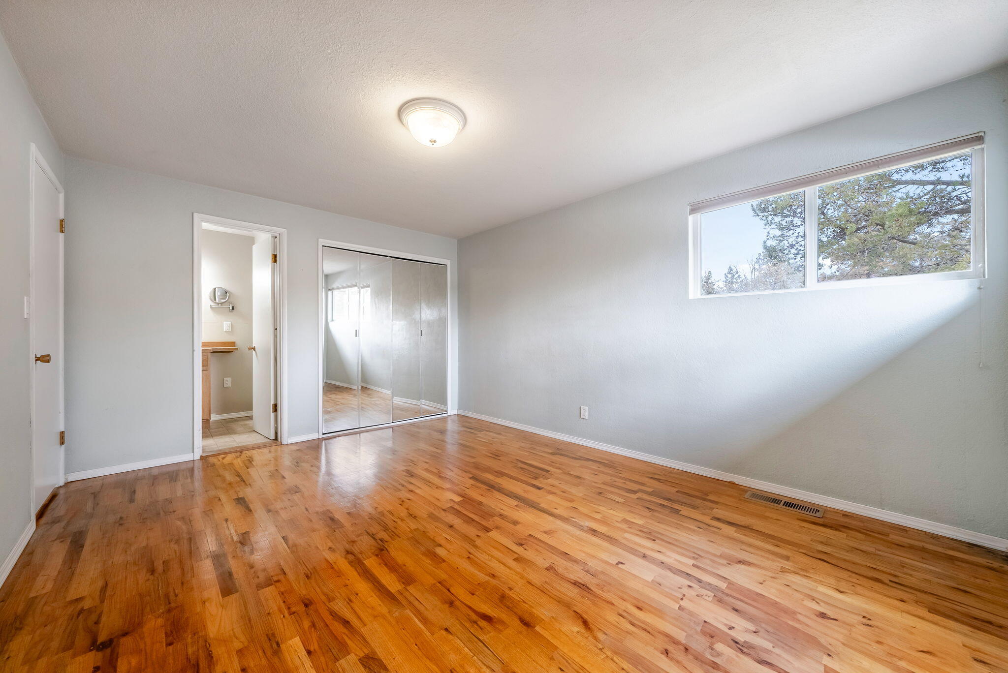 165 SW Crestview Lane