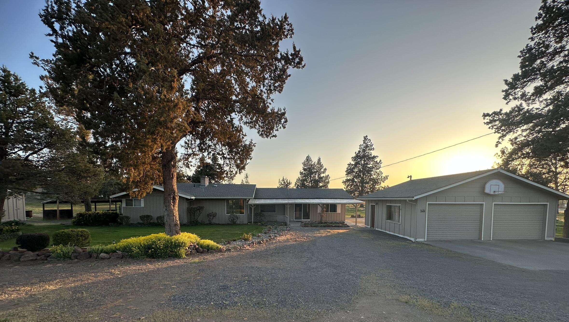 165 SW Crestview Lane
