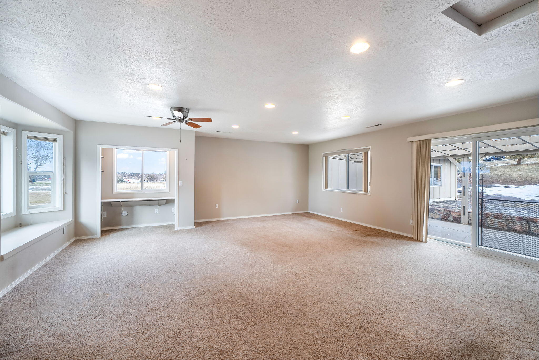 165 SW Crestview Lane