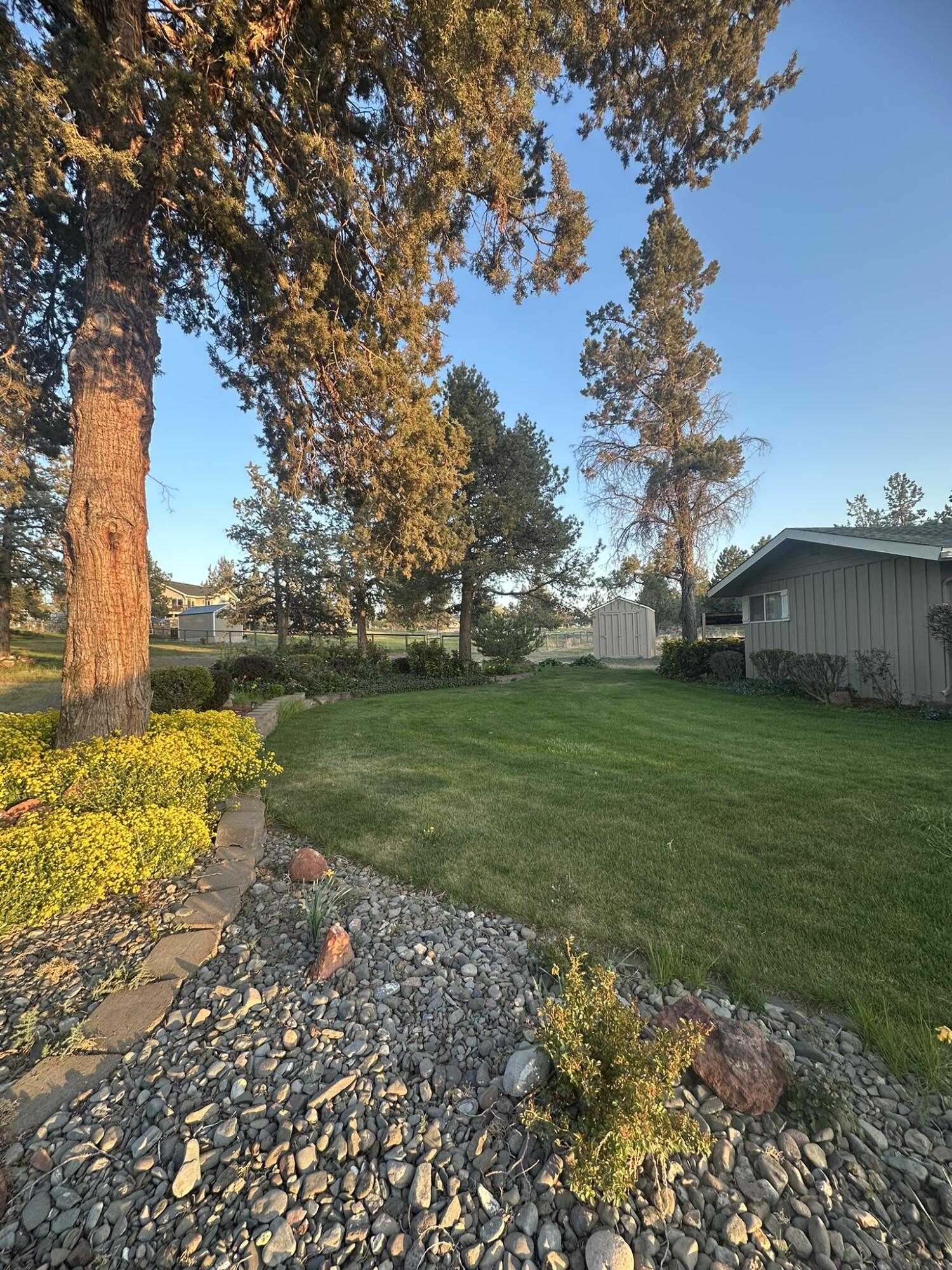 165 SW Crestview Lane