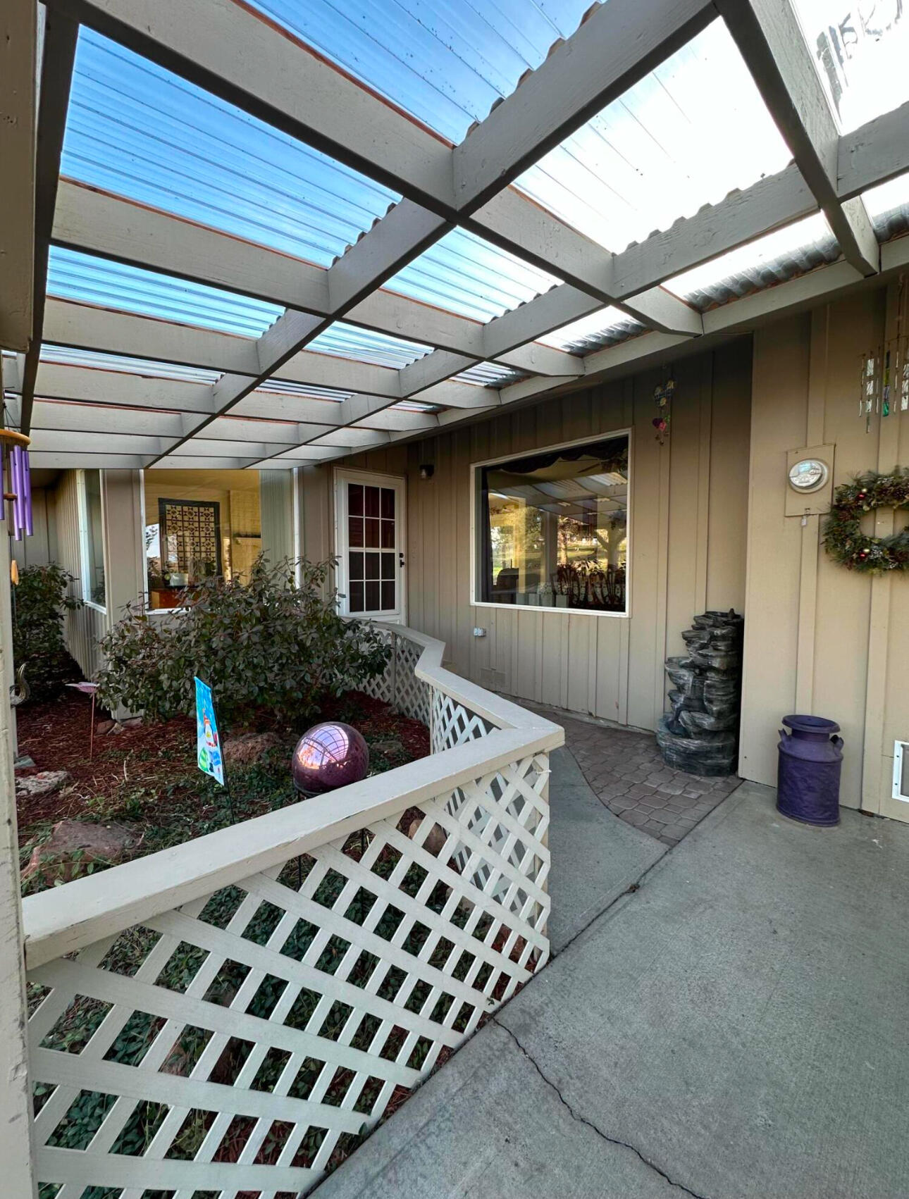 165 SW Crestview Lane