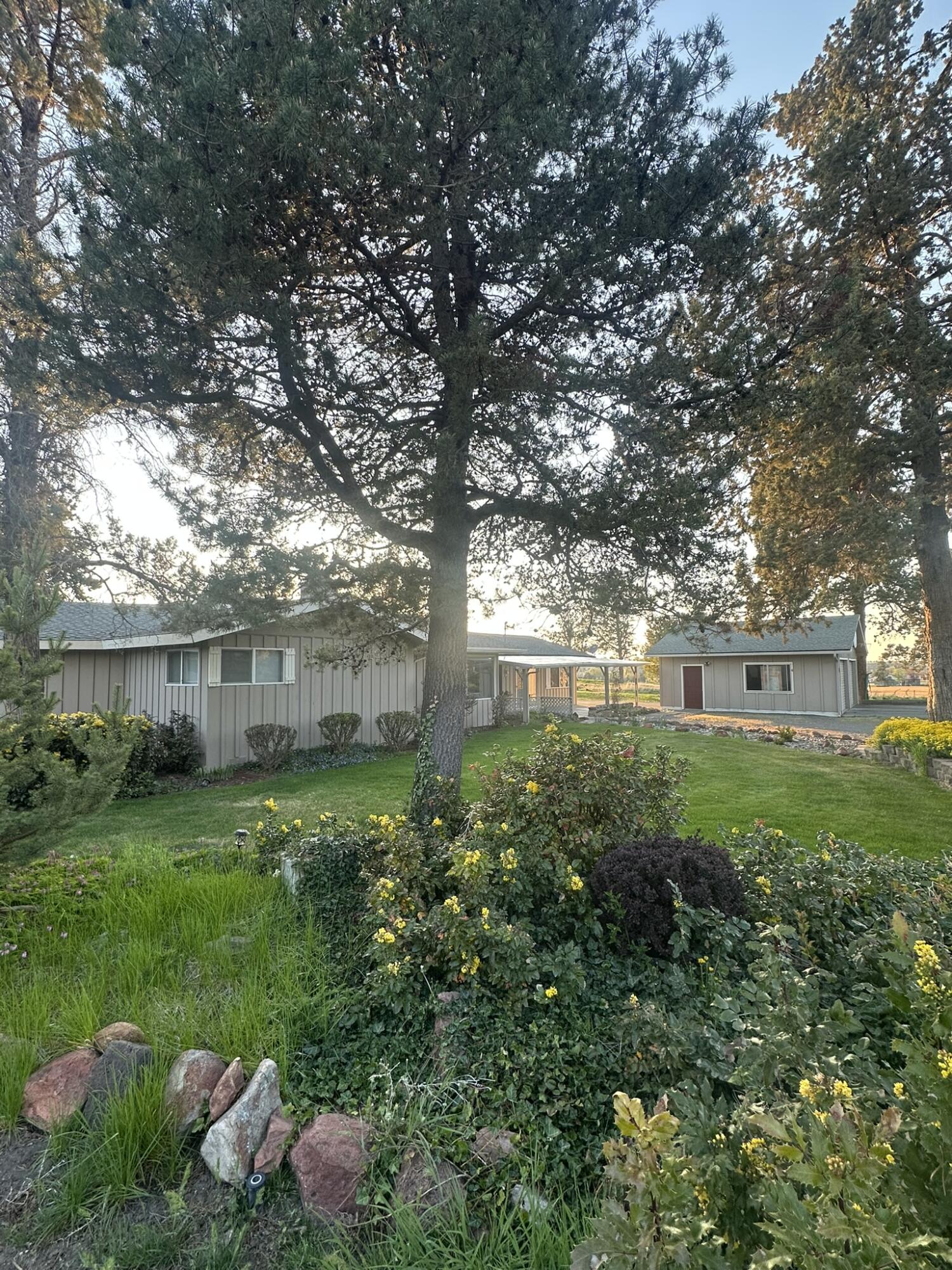 165 SW Crestview Lane