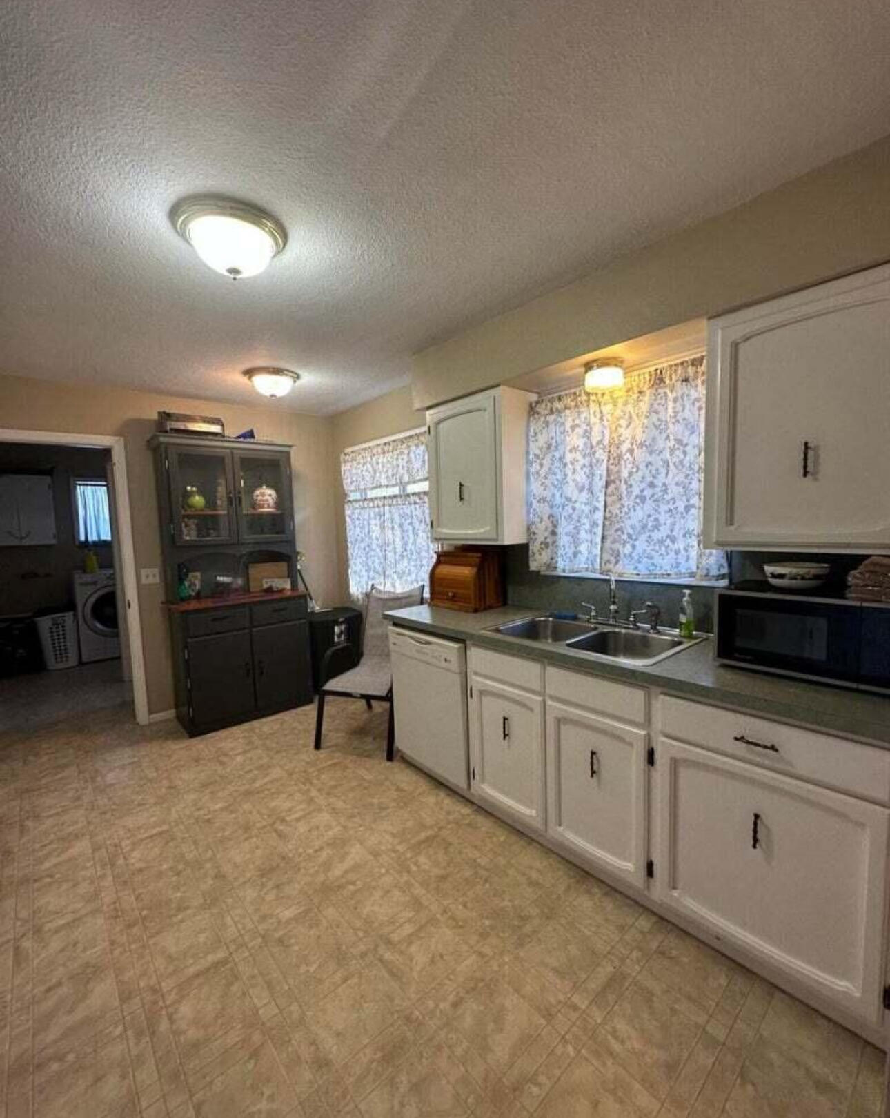 341 NE Chestnut Street
