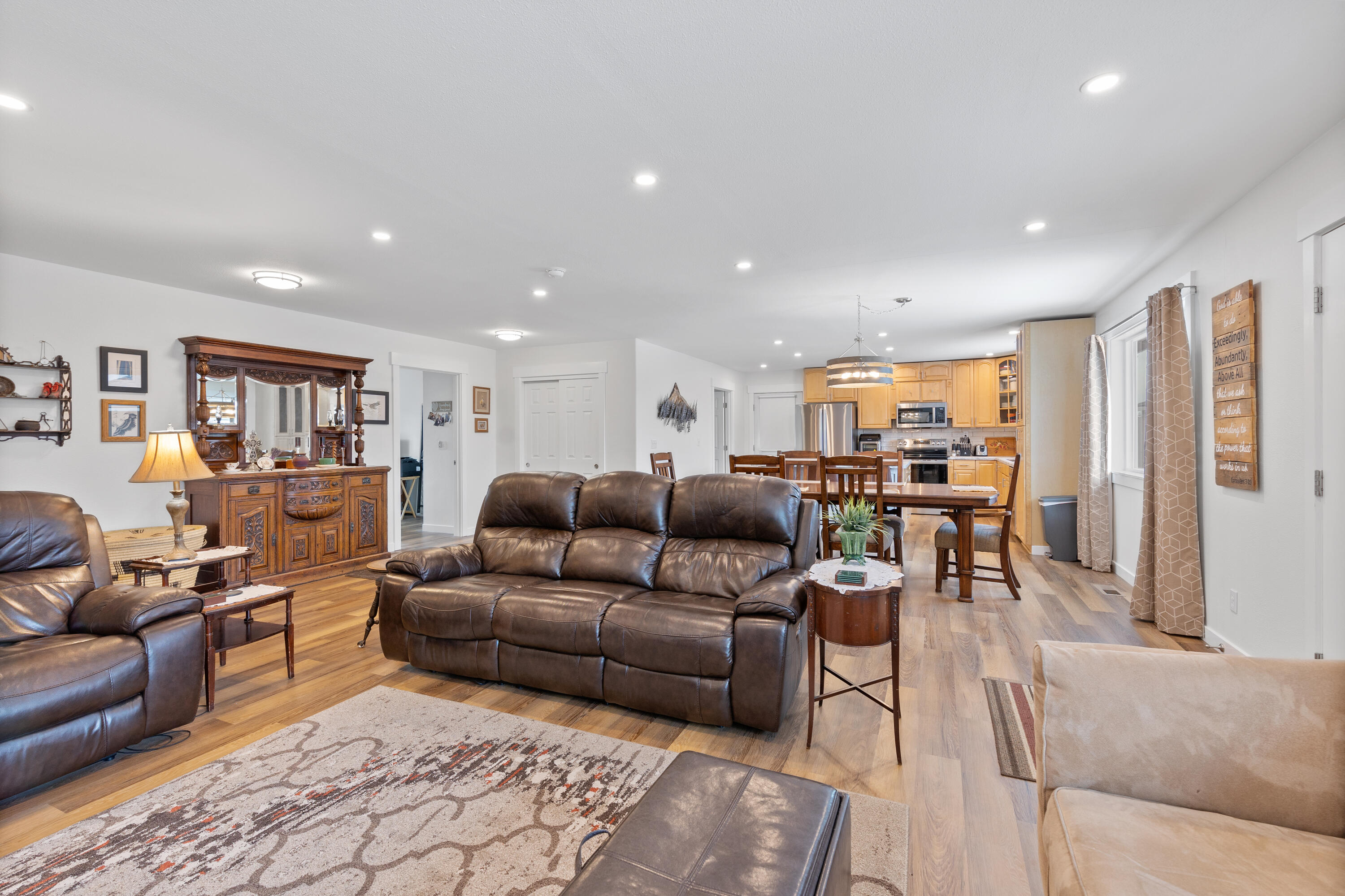 210 E Sage Lane