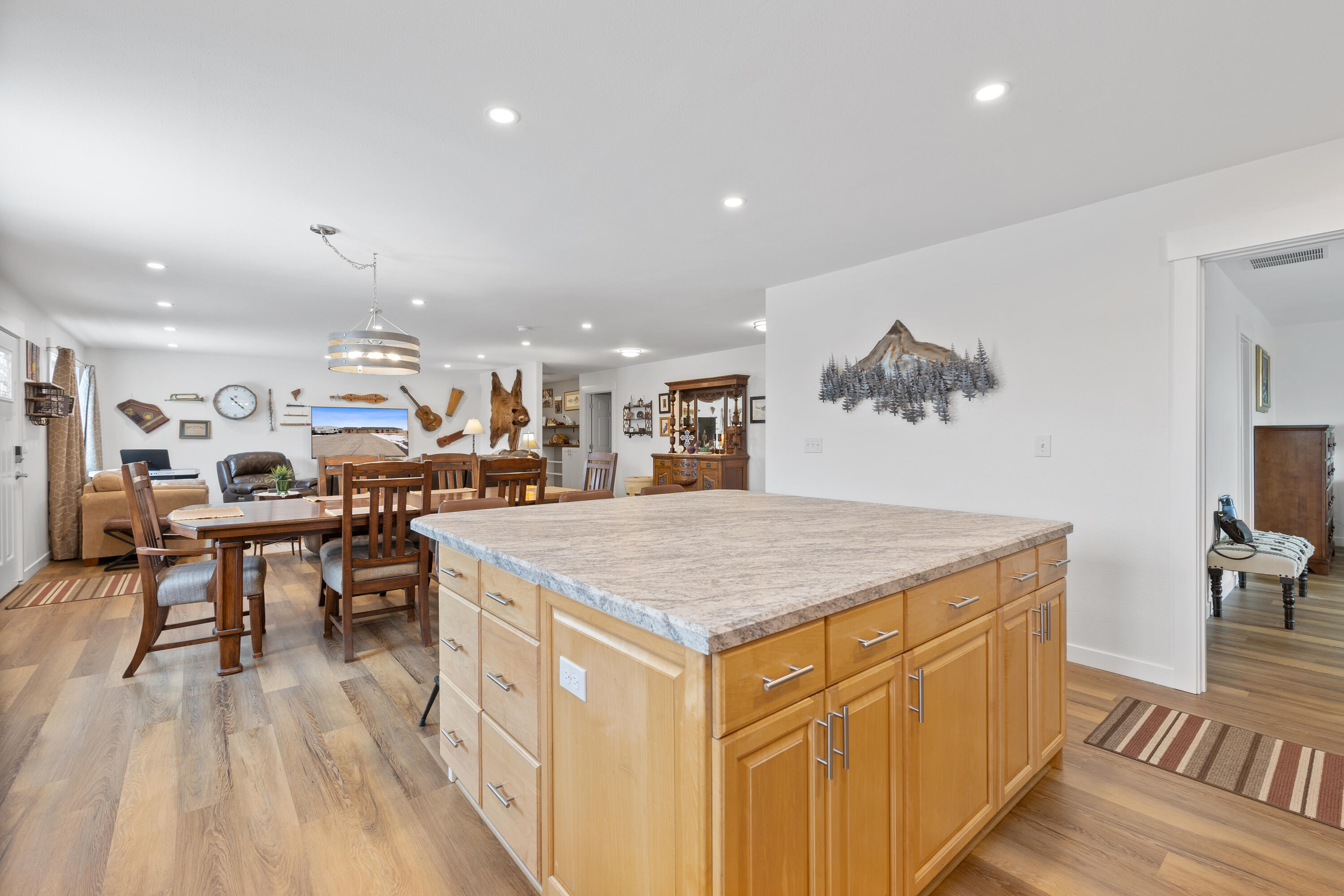 210 E Sage Lane