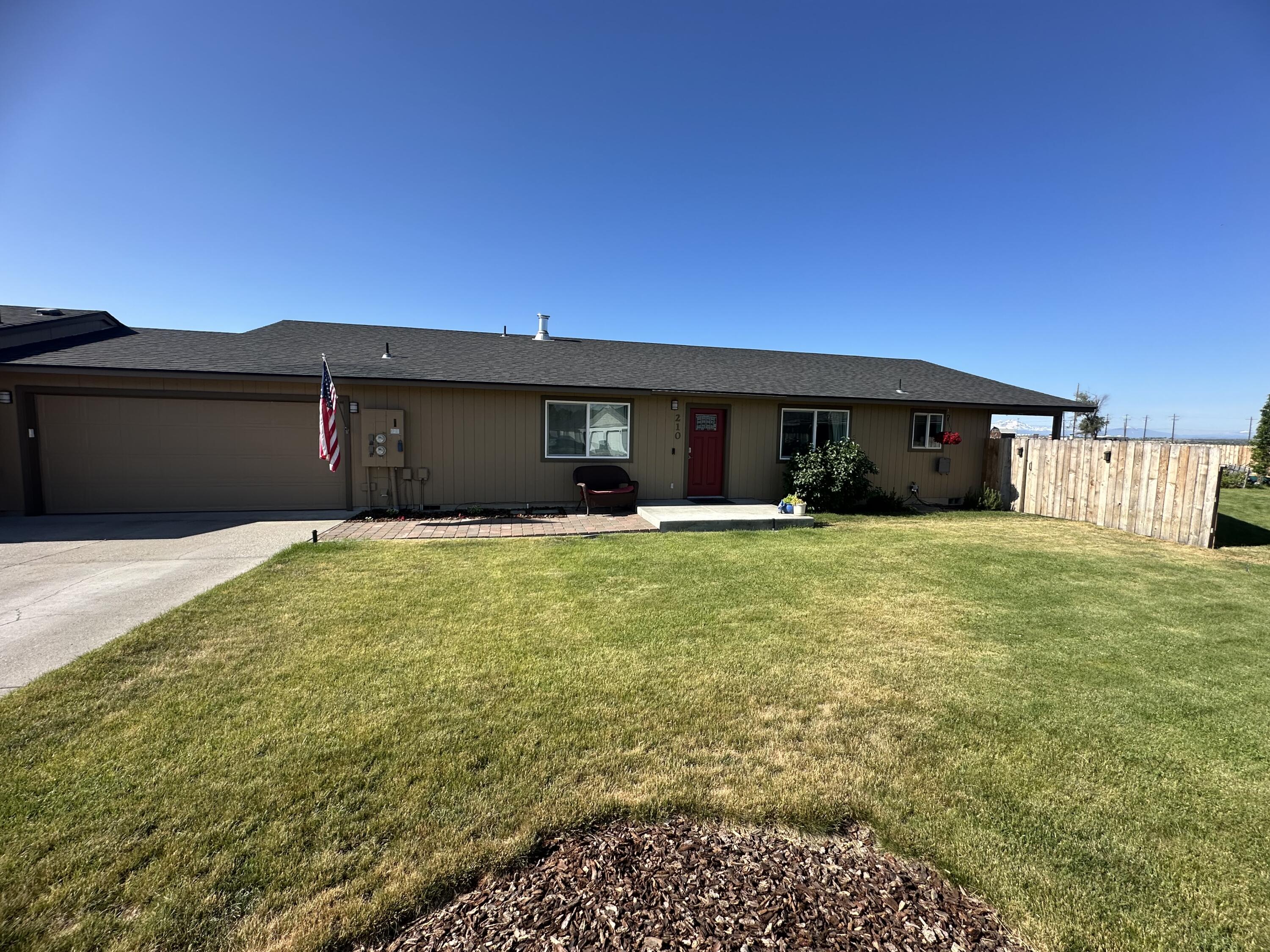 210 E Sage Lane