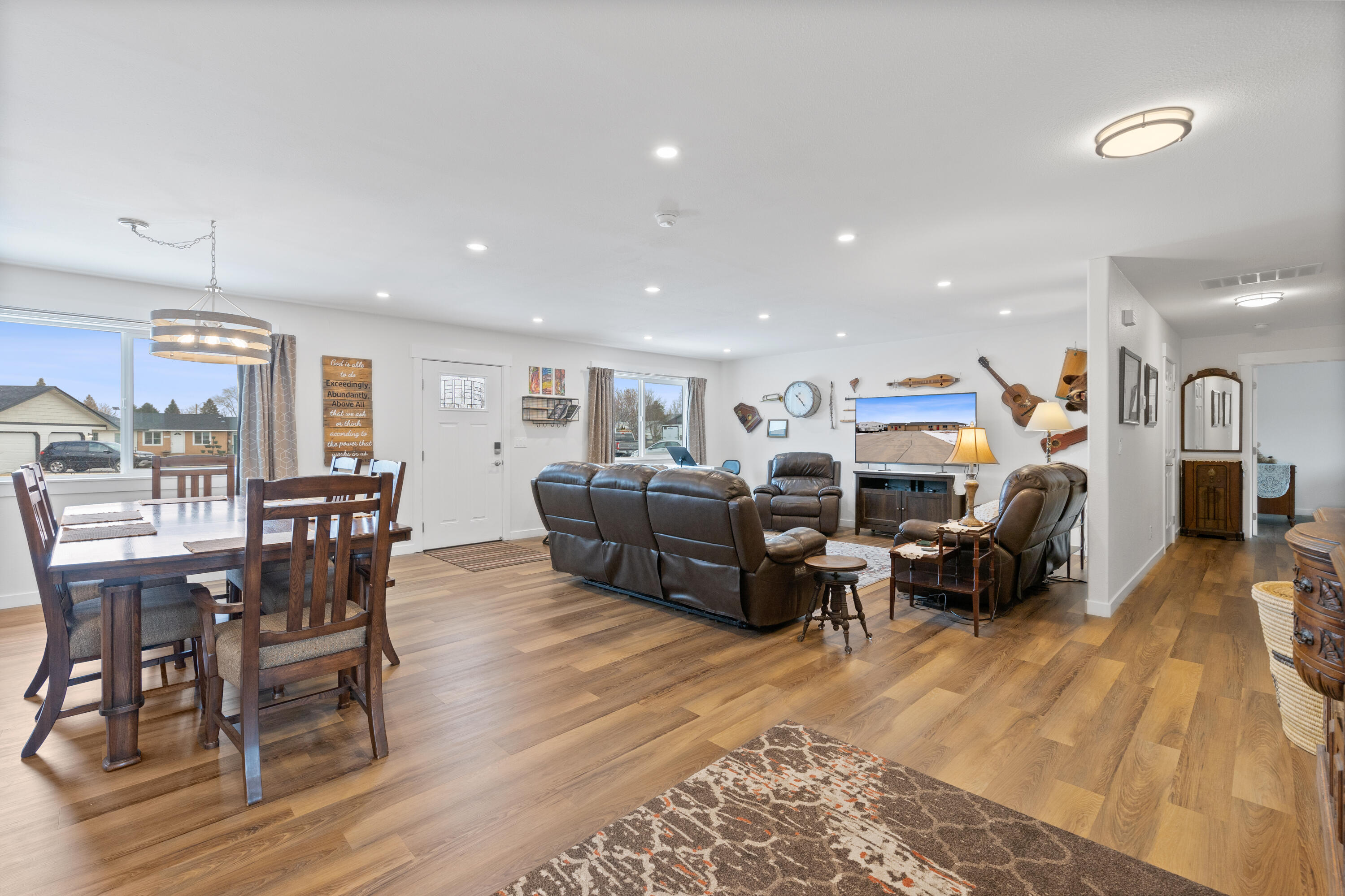 210 E Sage Lane