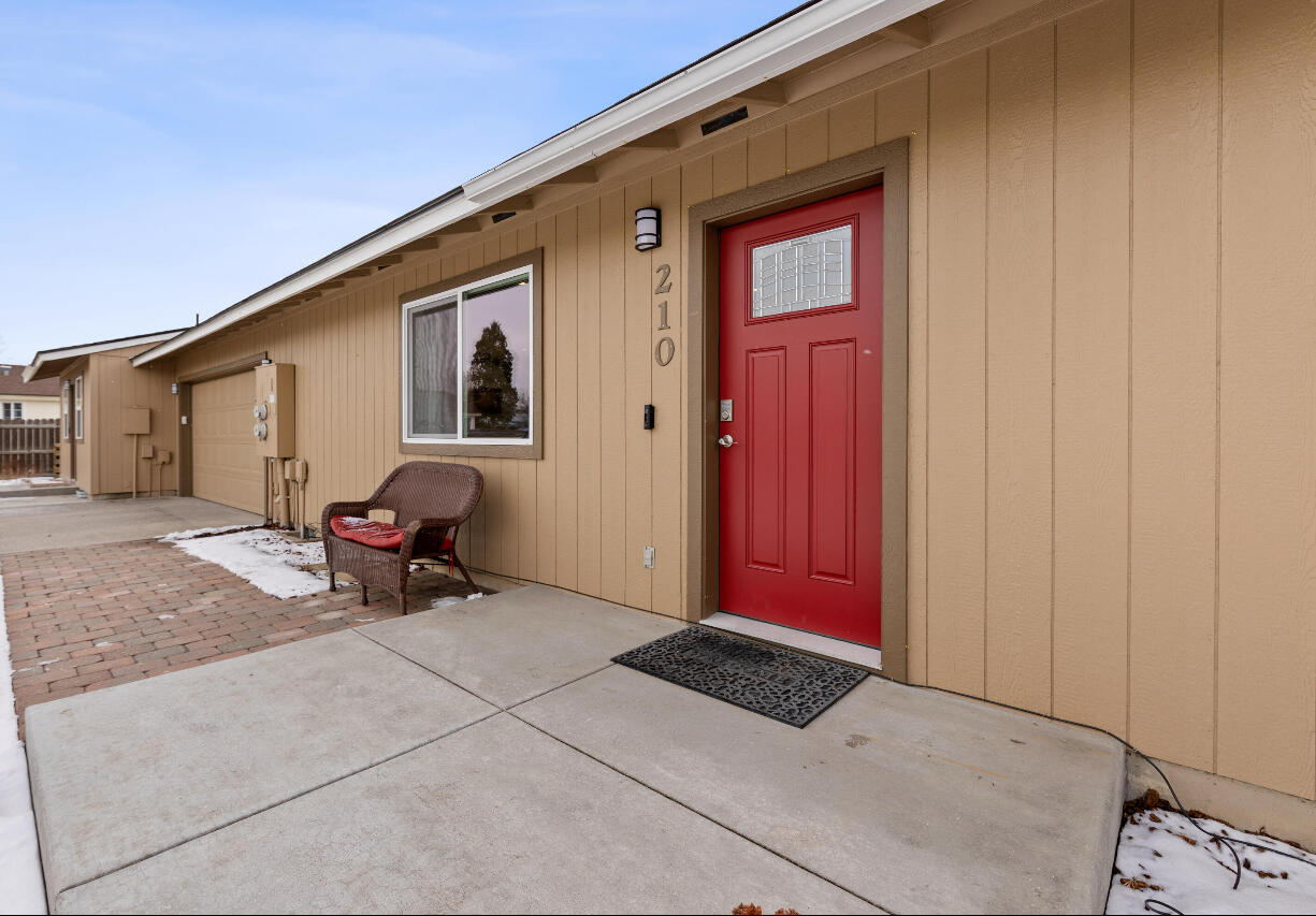 210 E Sage Lane