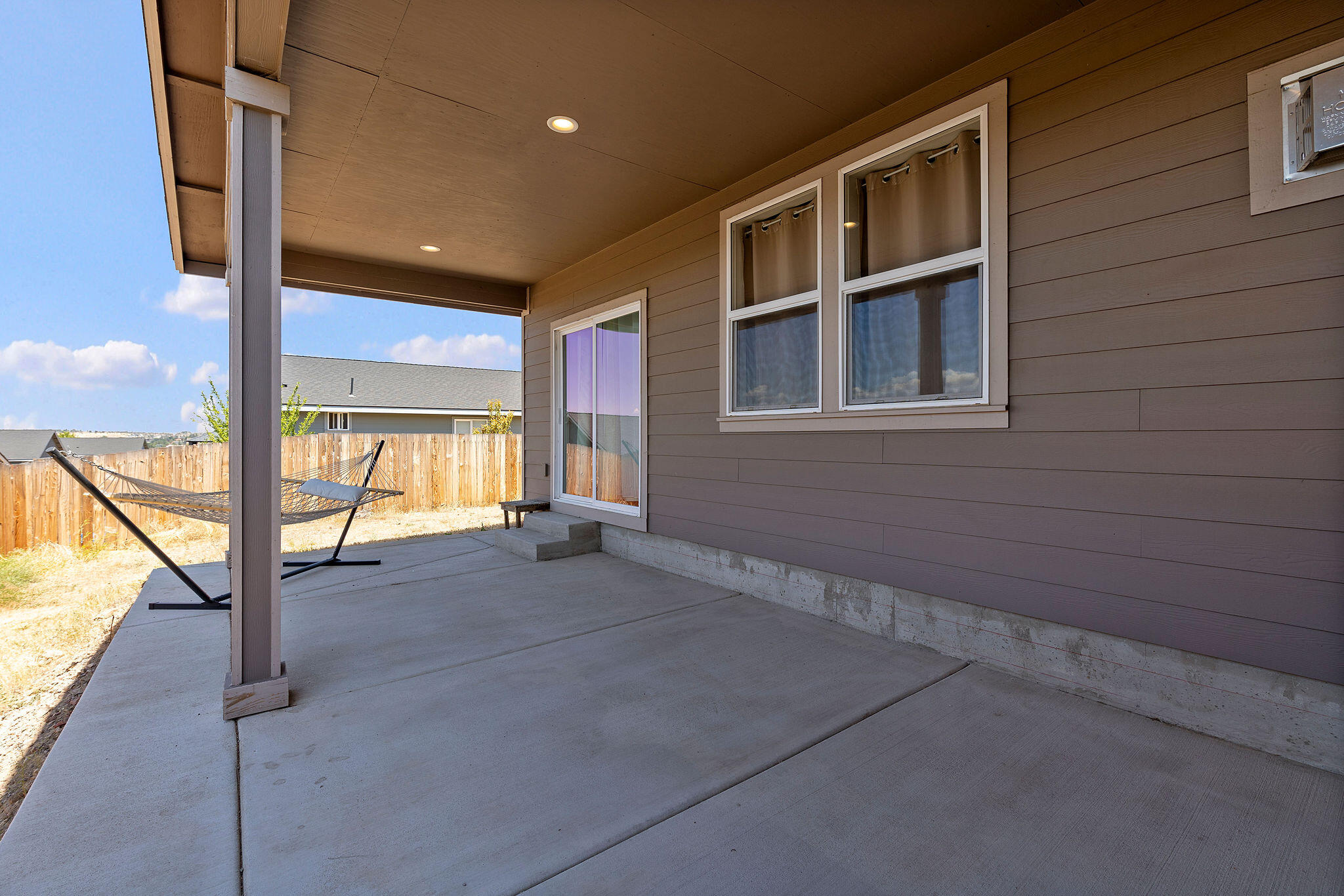 976 SE Maui Lane