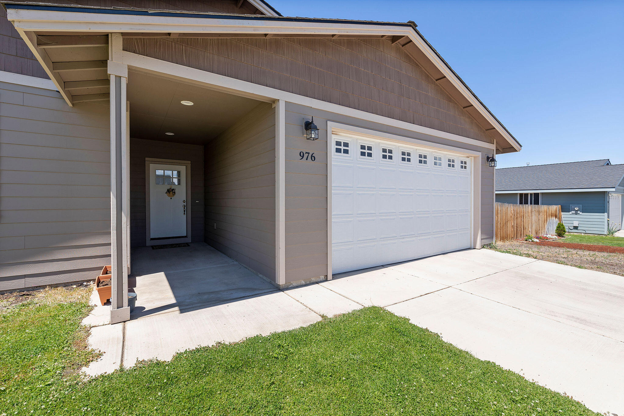 976 SE Maui Lane