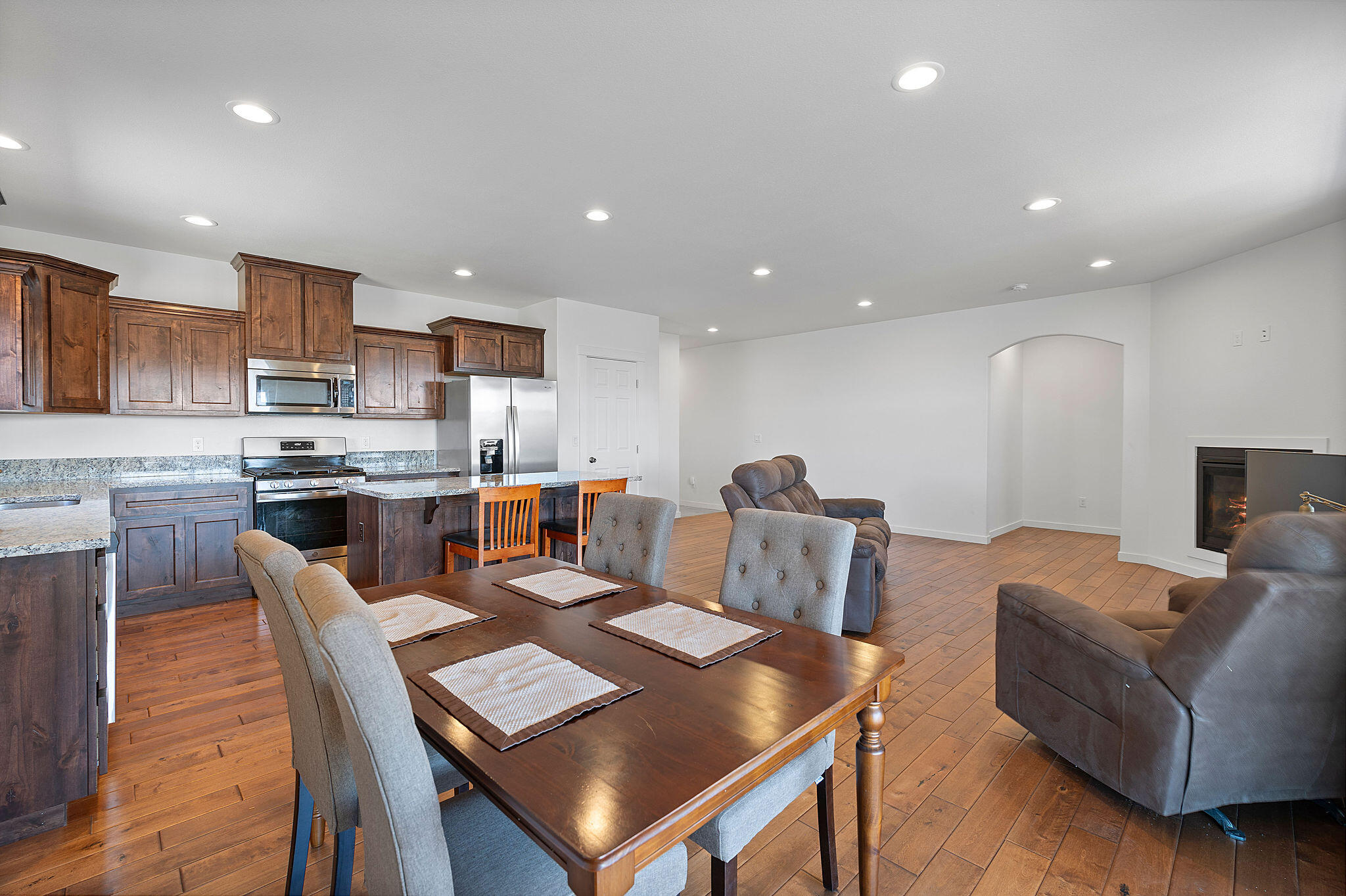 976 SE Maui Lane