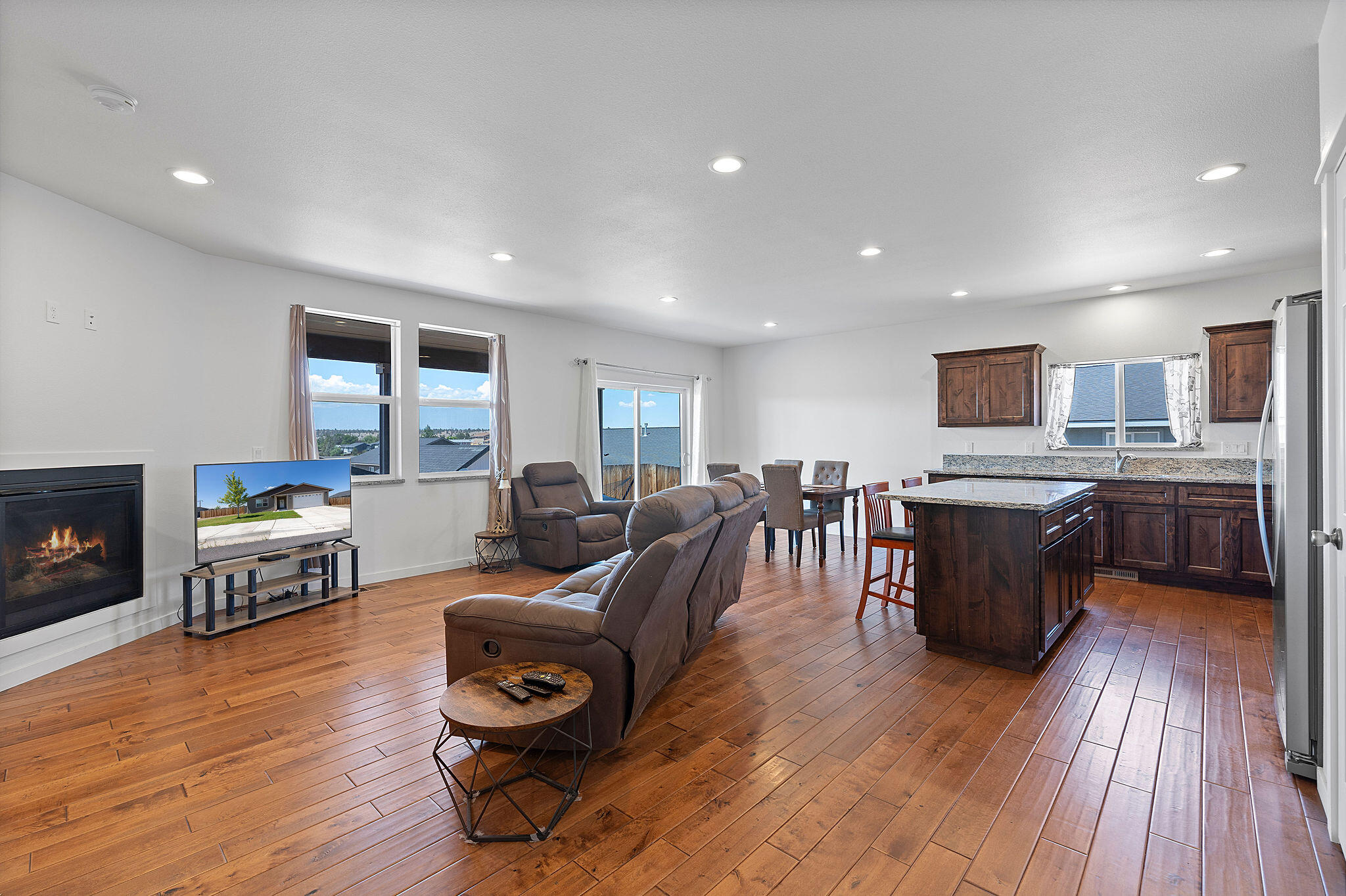 976 SE Maui Lane
