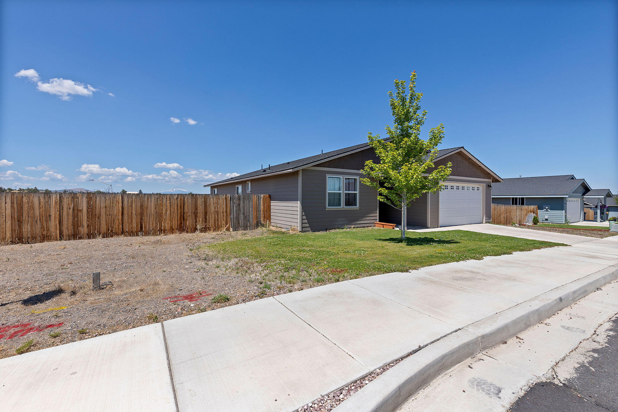 976 SE Maui Lane