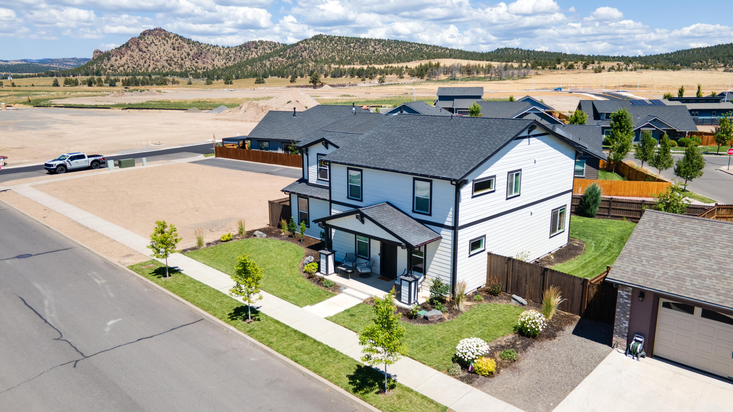 1008 NE Whistle Way