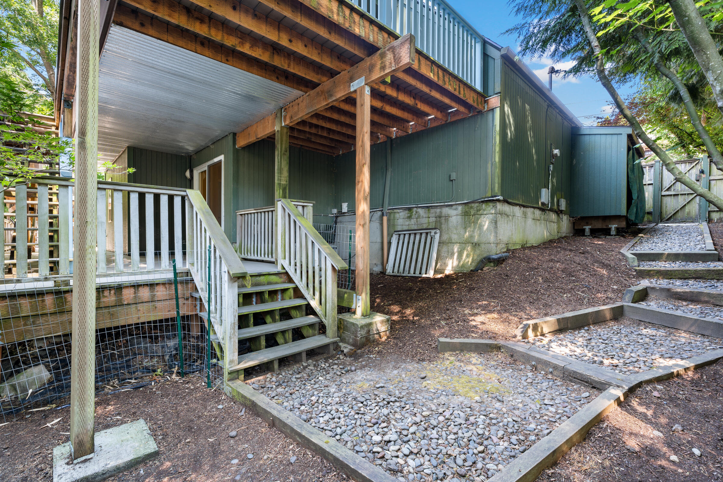 8957 SW Terwilliger Boulevard