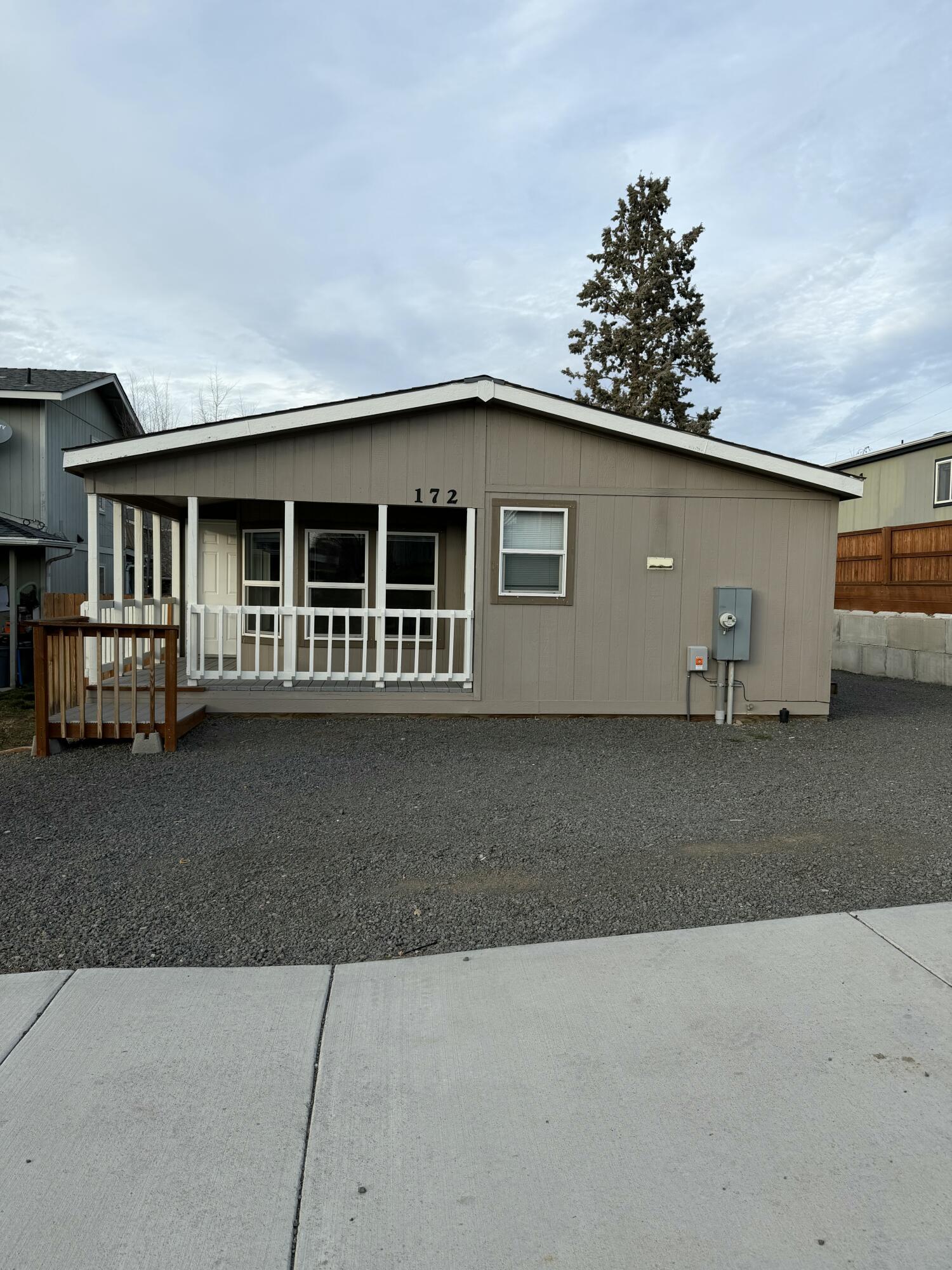 172 SW I Street