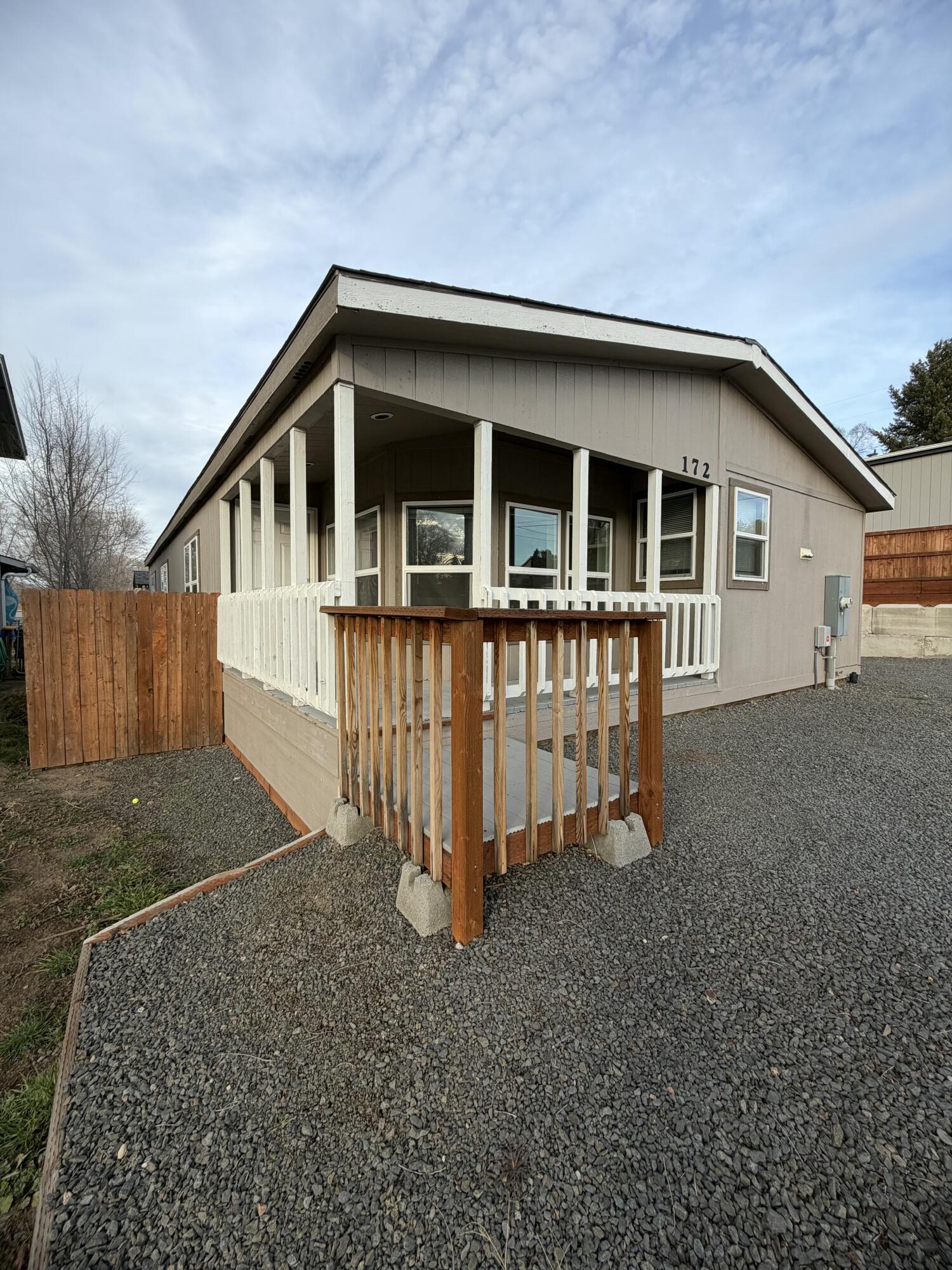 172 SW I Street