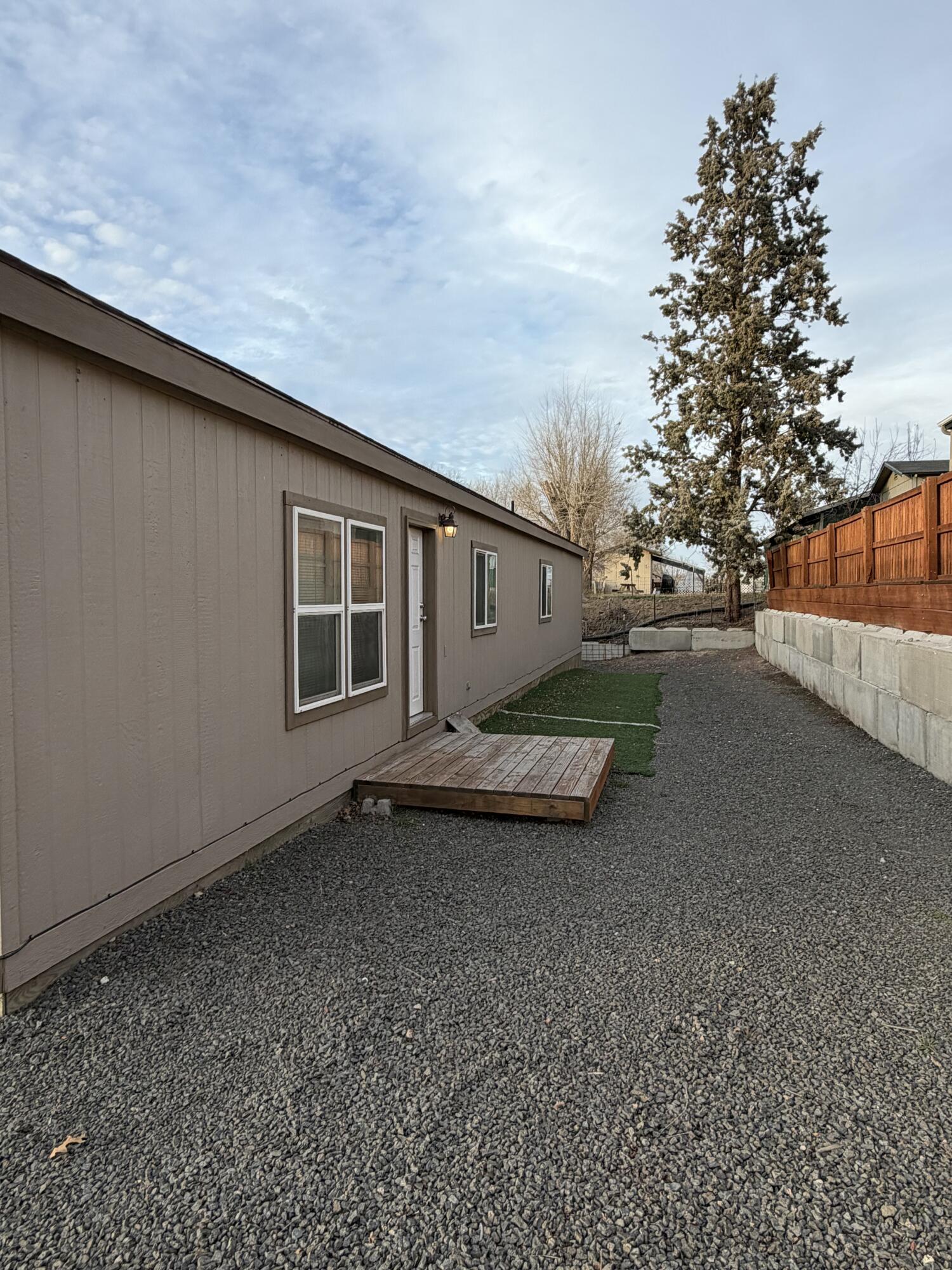 172 SW I Street