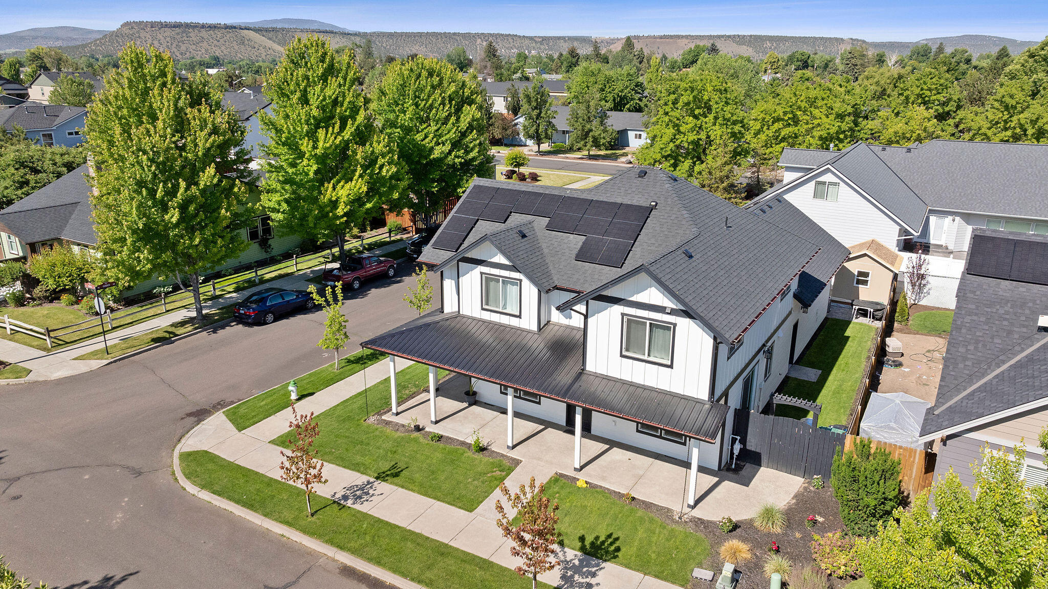 871 NE Whistle Way