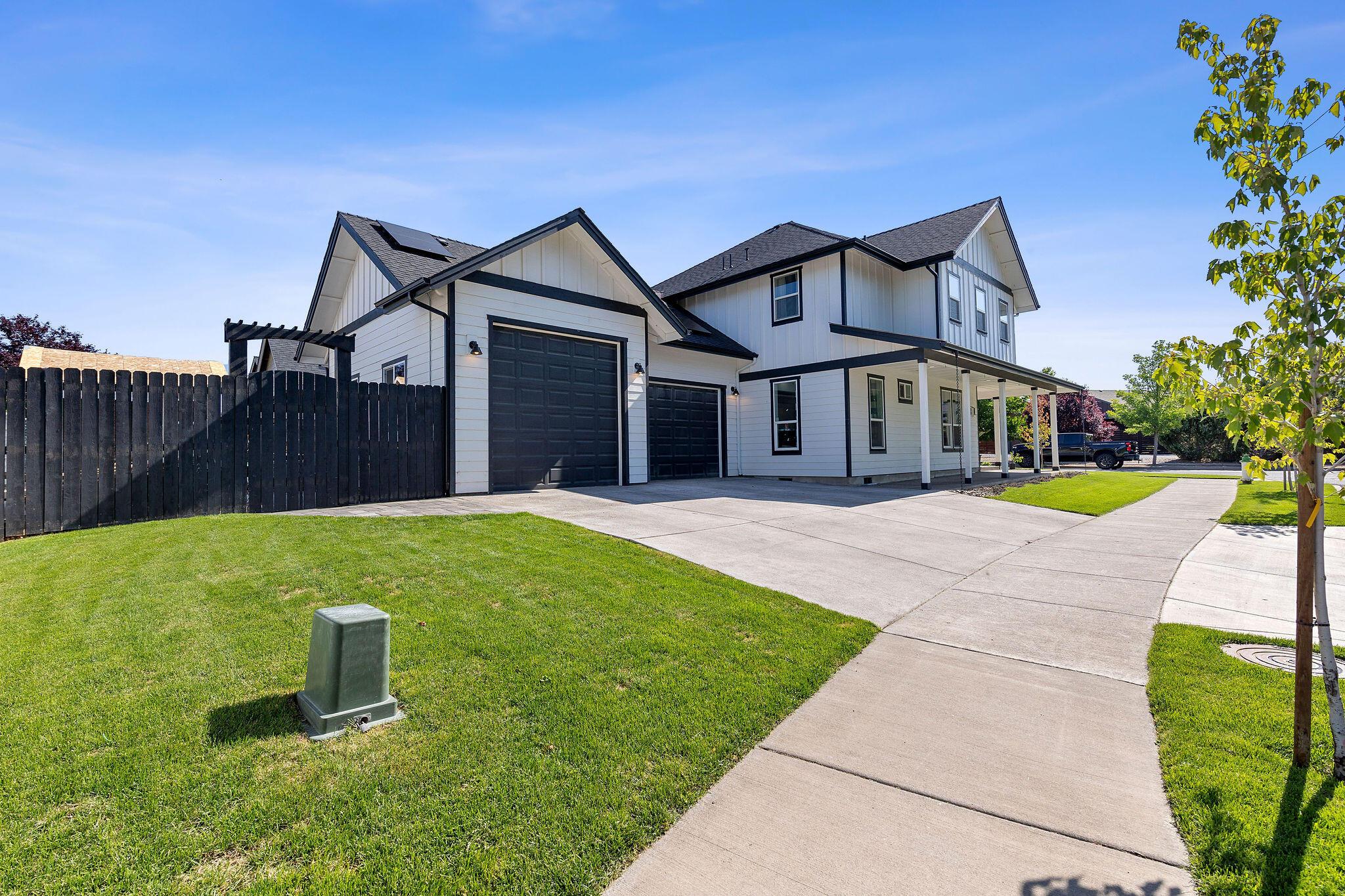 871 NE Whistle Way