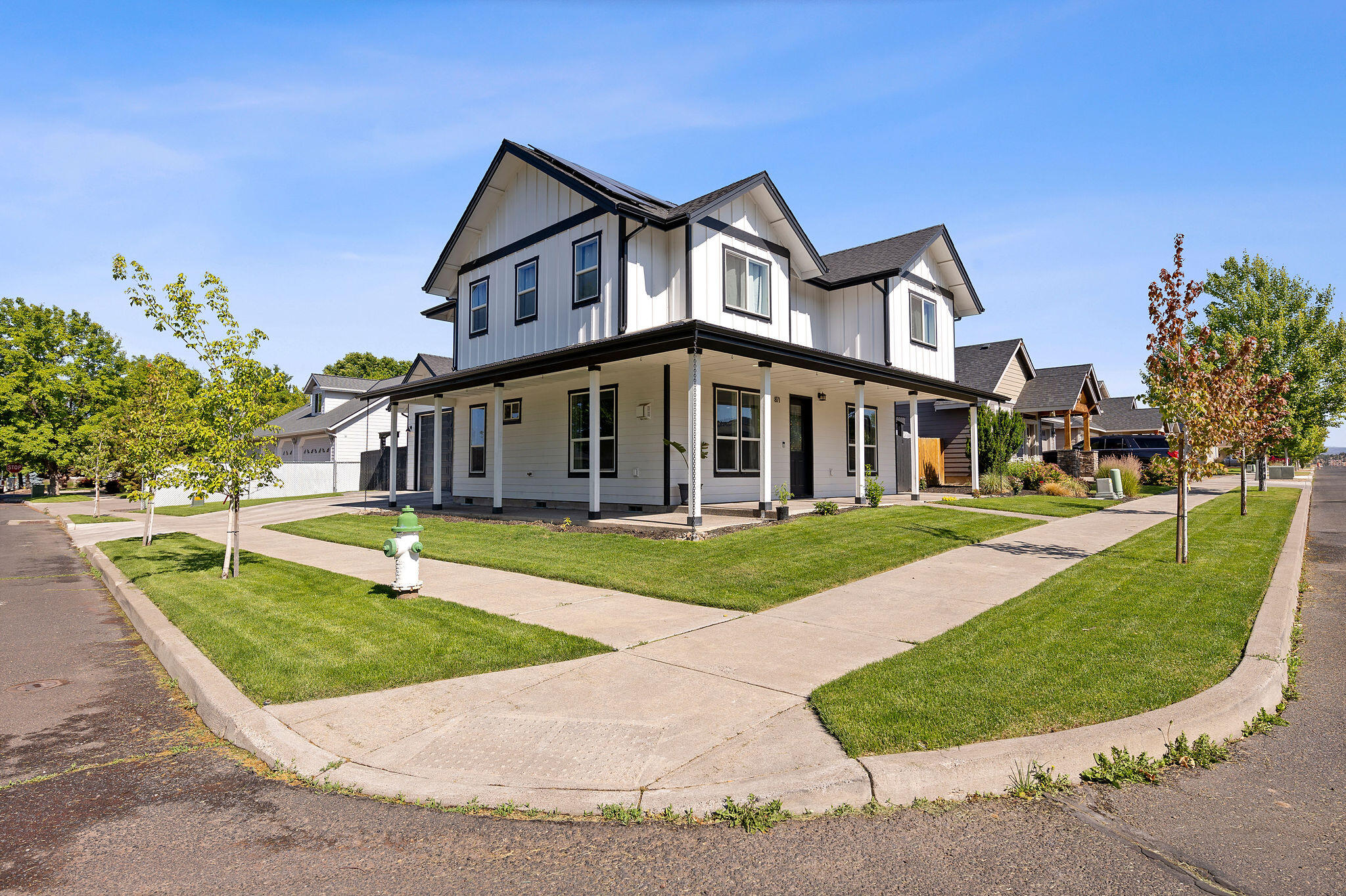 871 NE Whistle Way