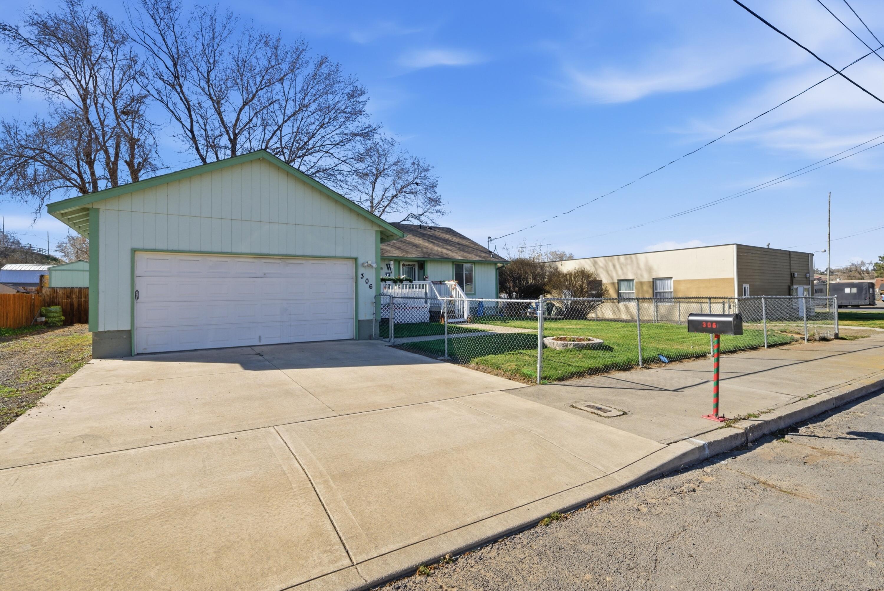 306 SE 8th Street