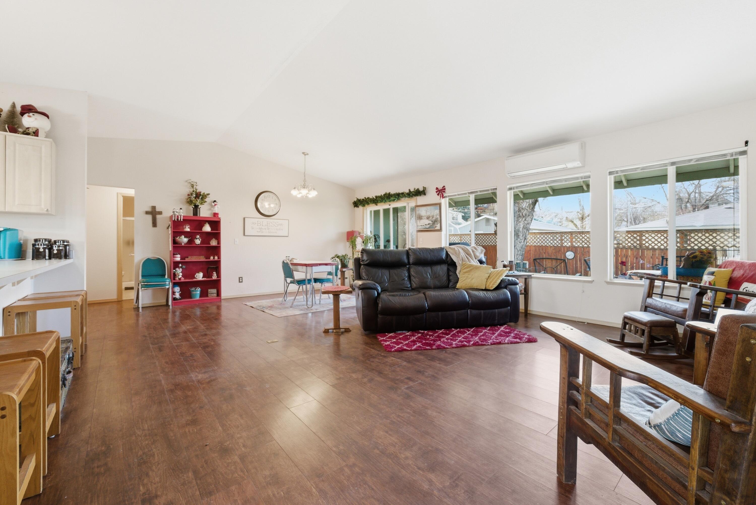 306 SE 8th Street
