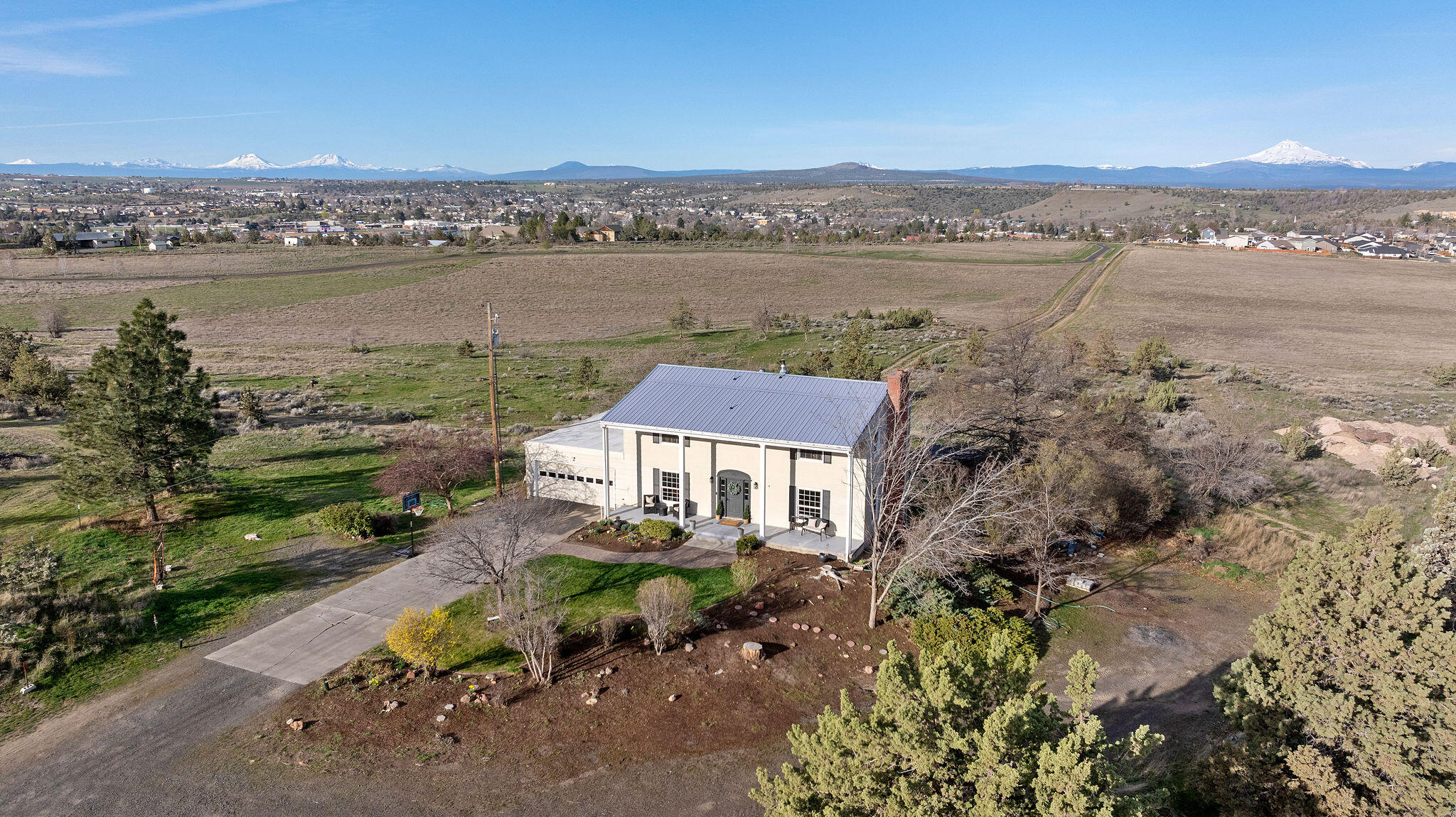1103 NE Richard Lane