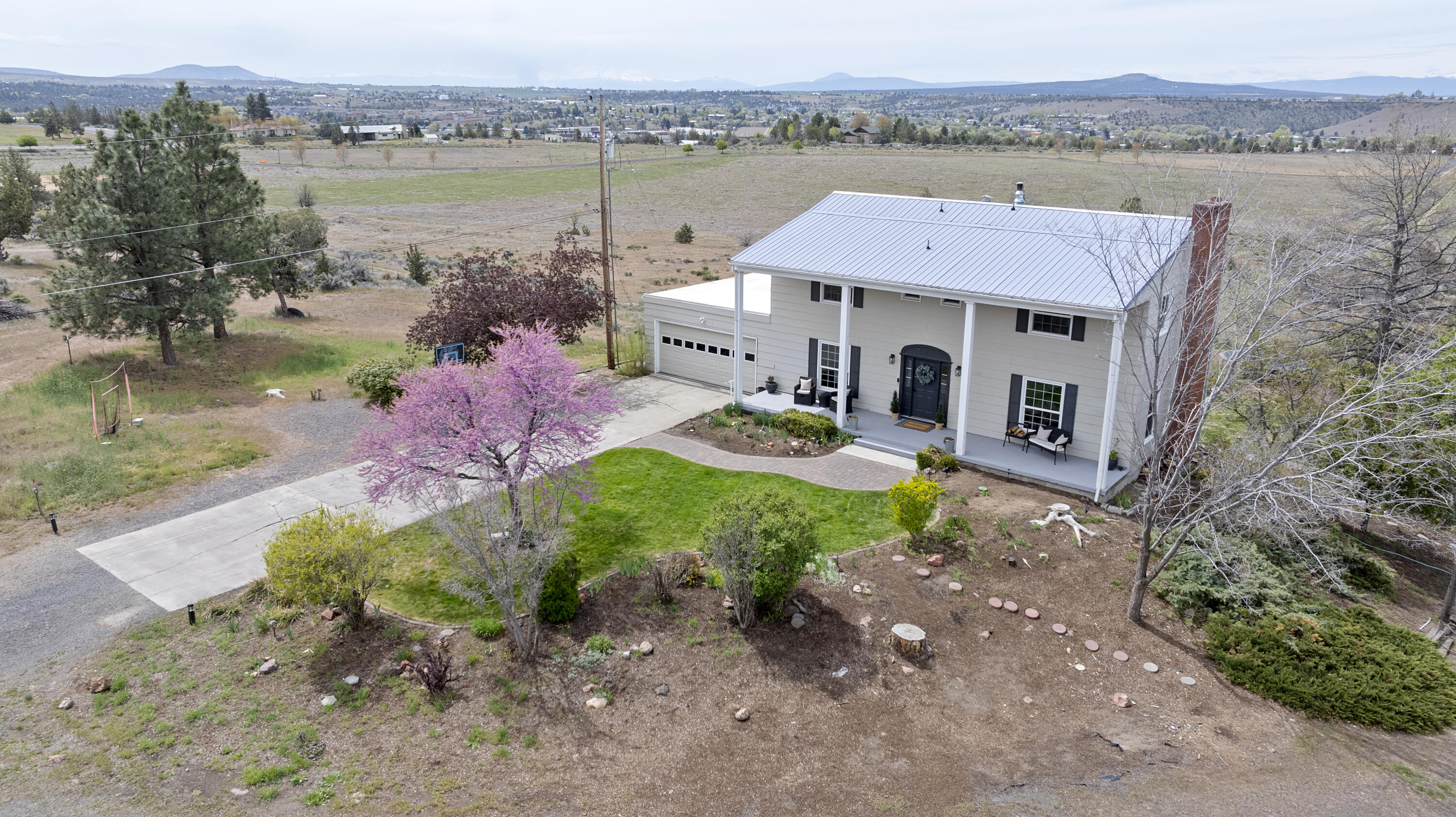 1103 NE Richard Lane