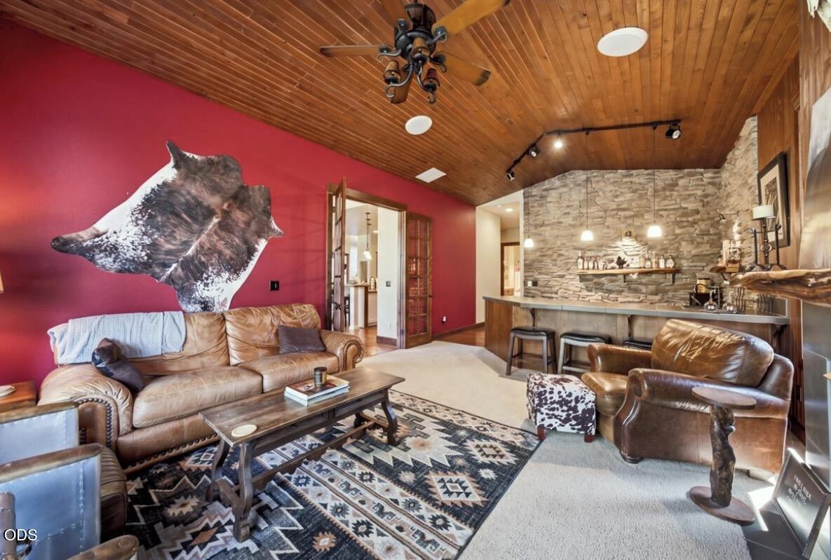 1144 Highland View Loop