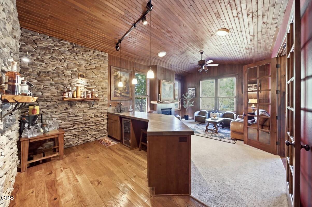 1144 Highland View Loop
