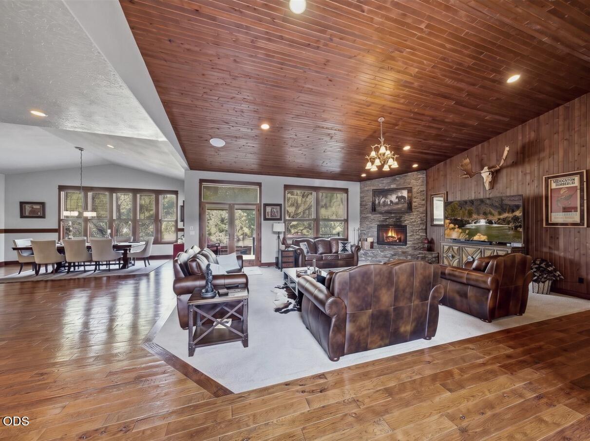 1144 Highland View Loop