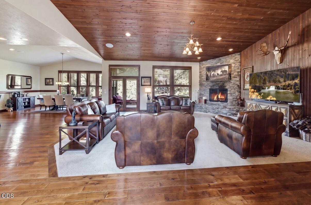 1144 Highland View Loop