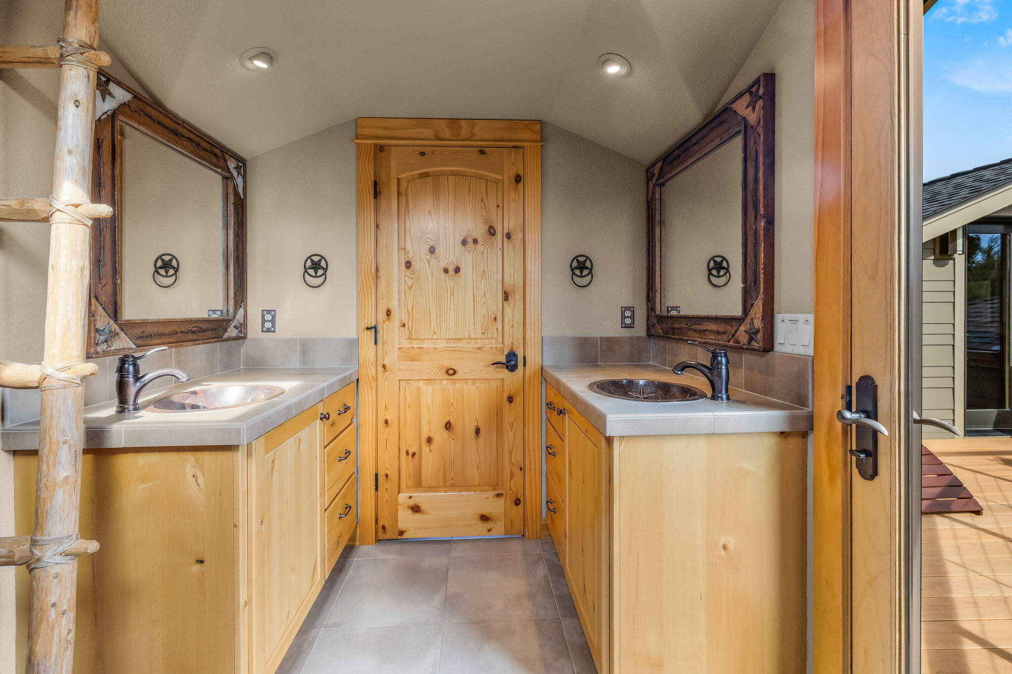 1134 Highland View Loop