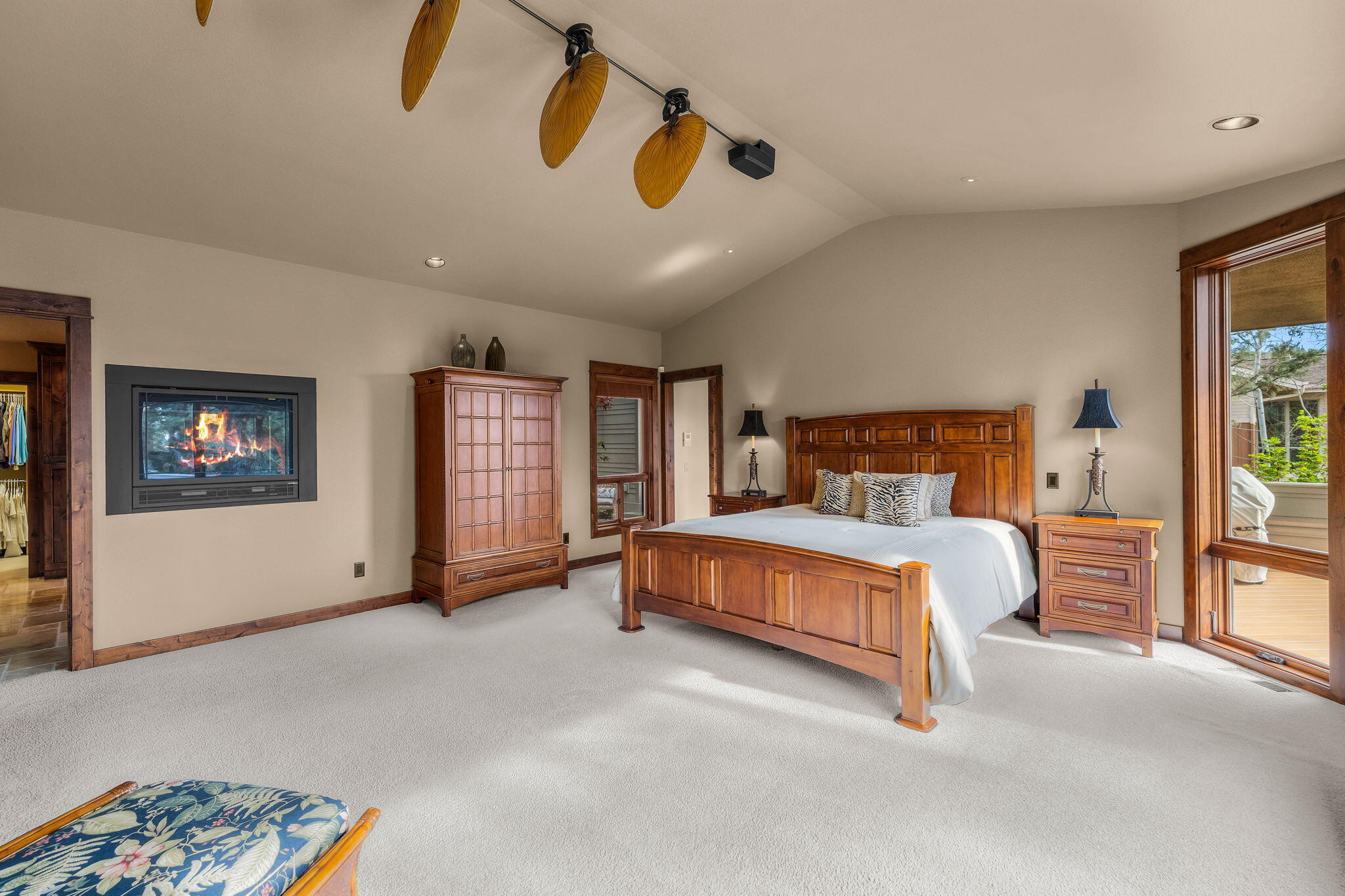 1134 Highland View Loop