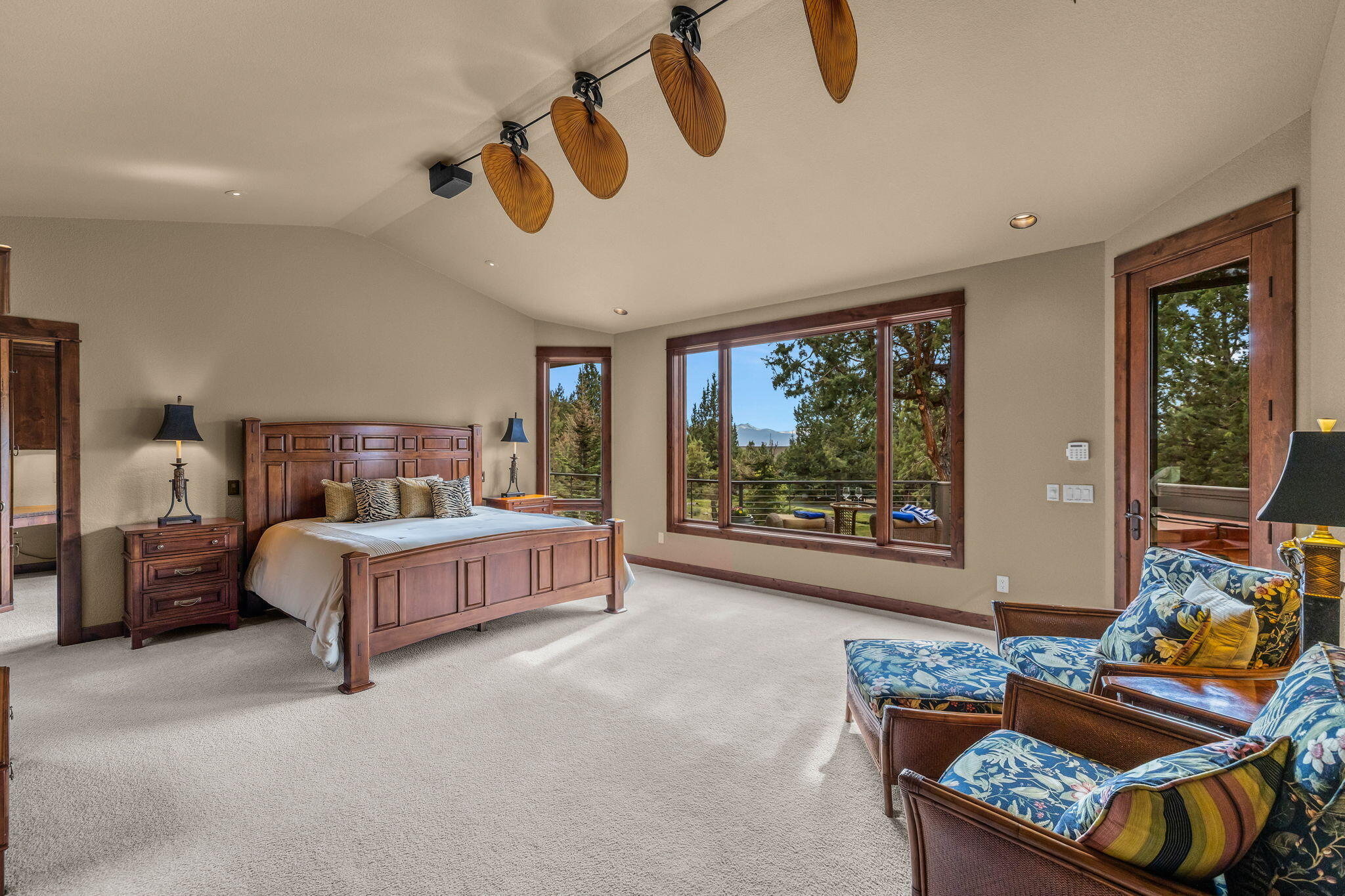 1134 Highland View Loop