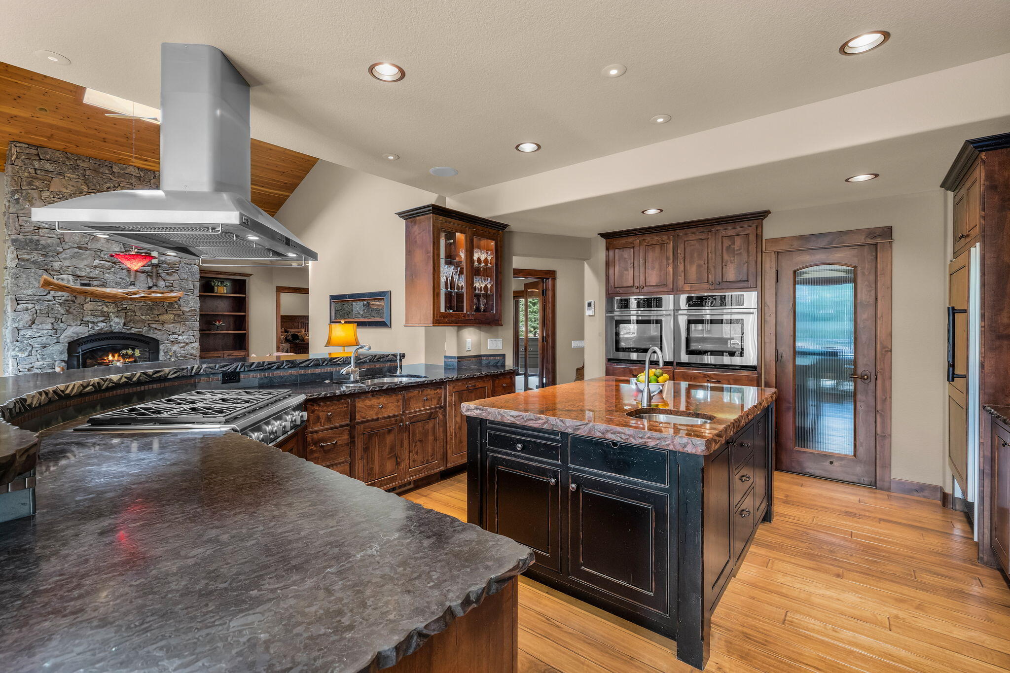 1134 Highland View Loop