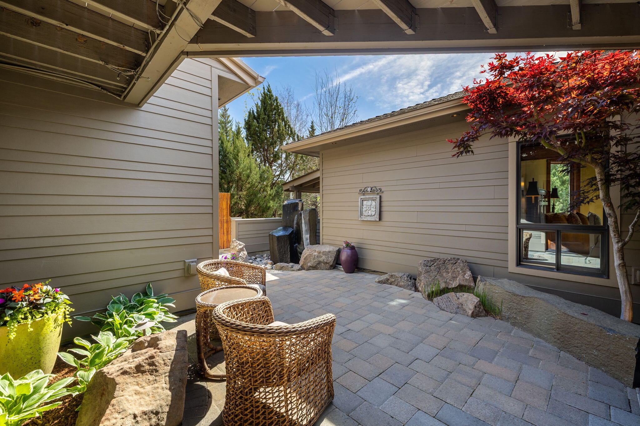 1134 Highland View Loop