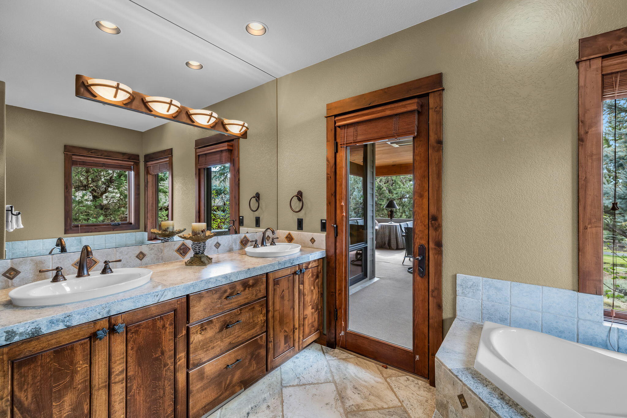 1134 Highland View Loop