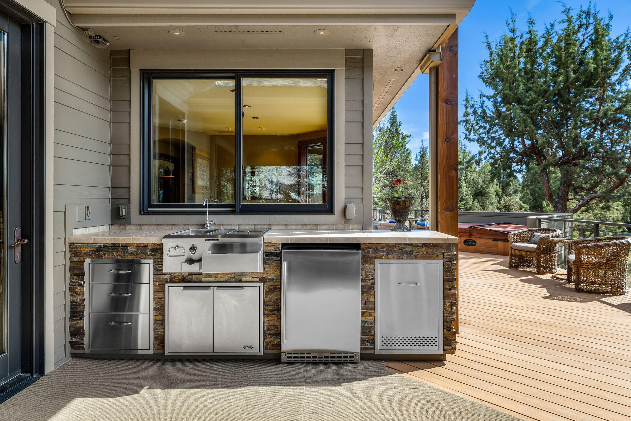 1134 Highland View Loop