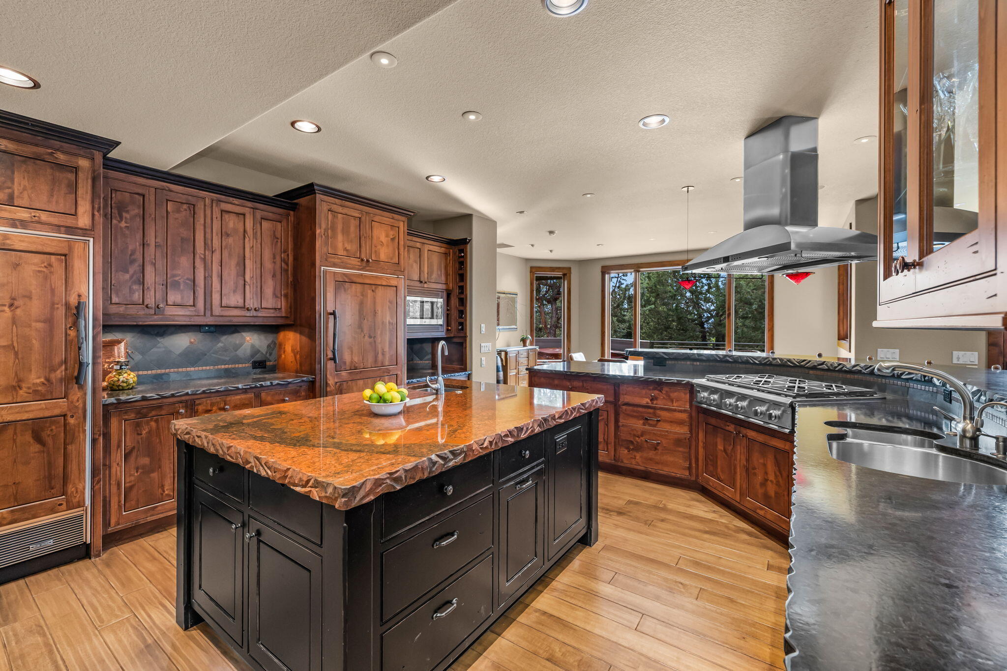 1134 Highland View Loop