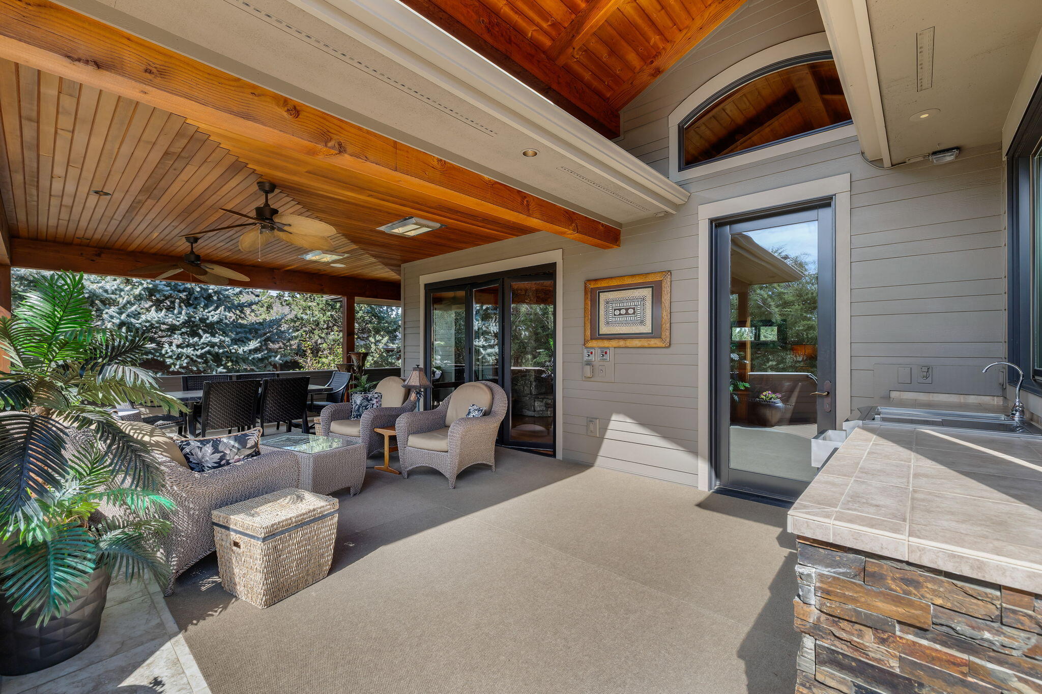 1134 Highland View Loop