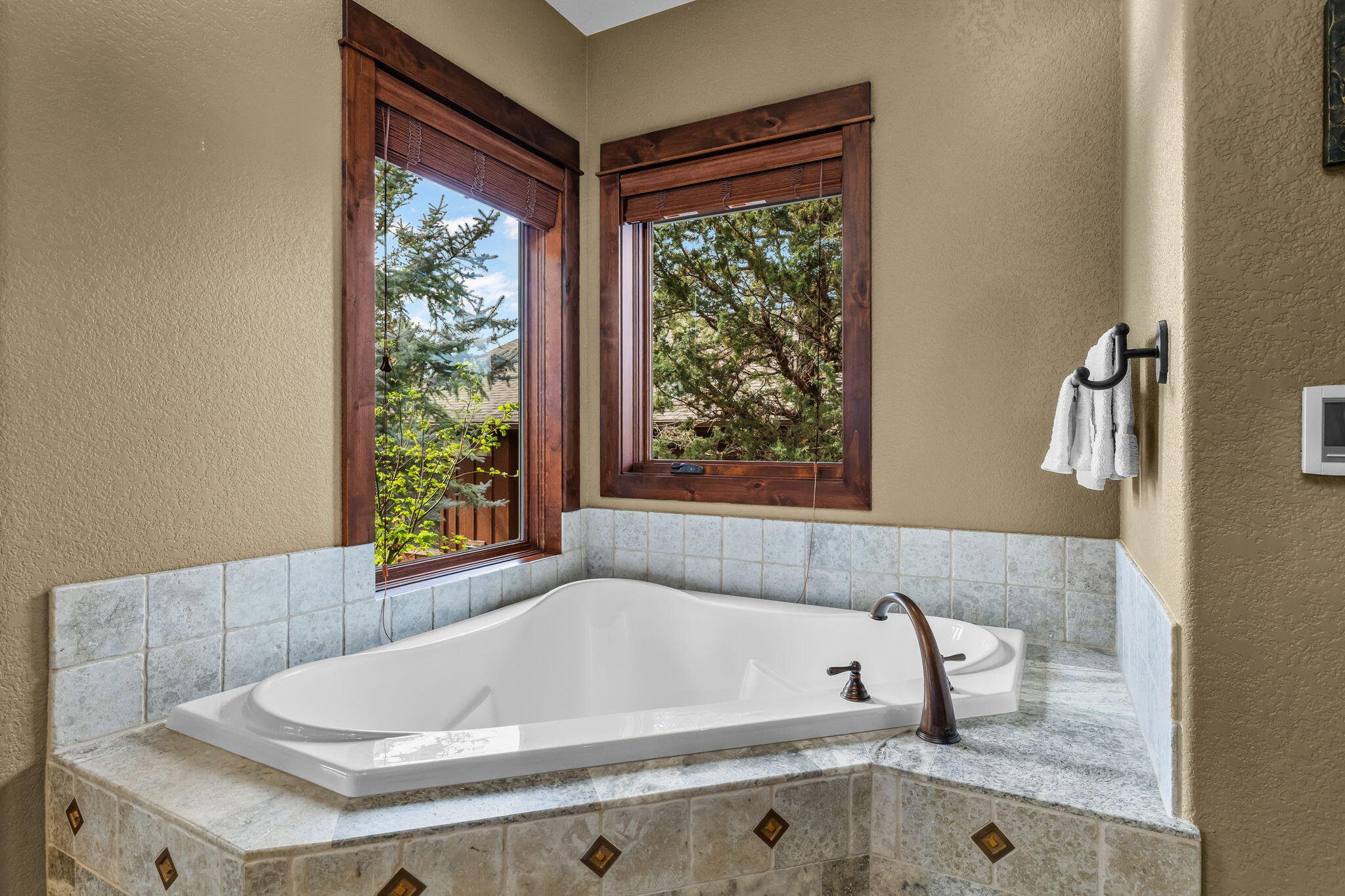 1134 Highland View Loop