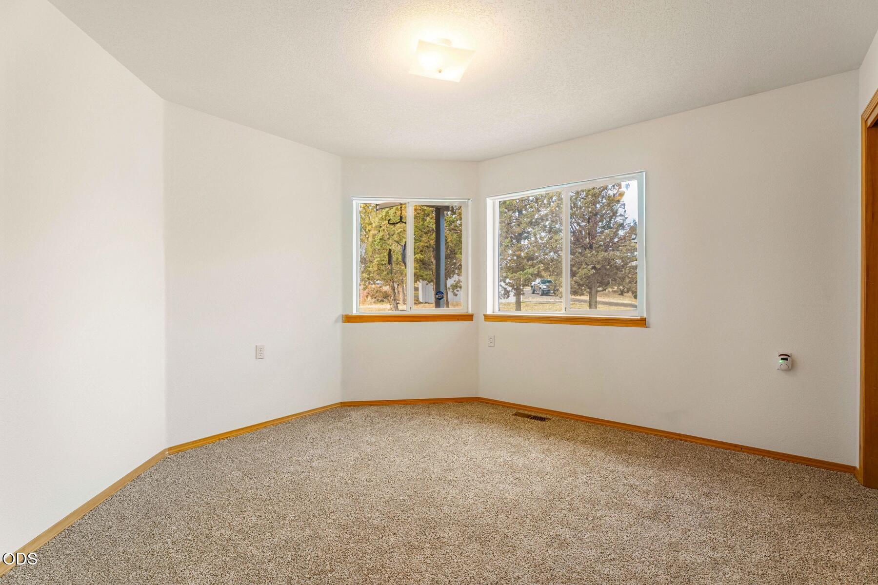 6678 SE Davis Loop