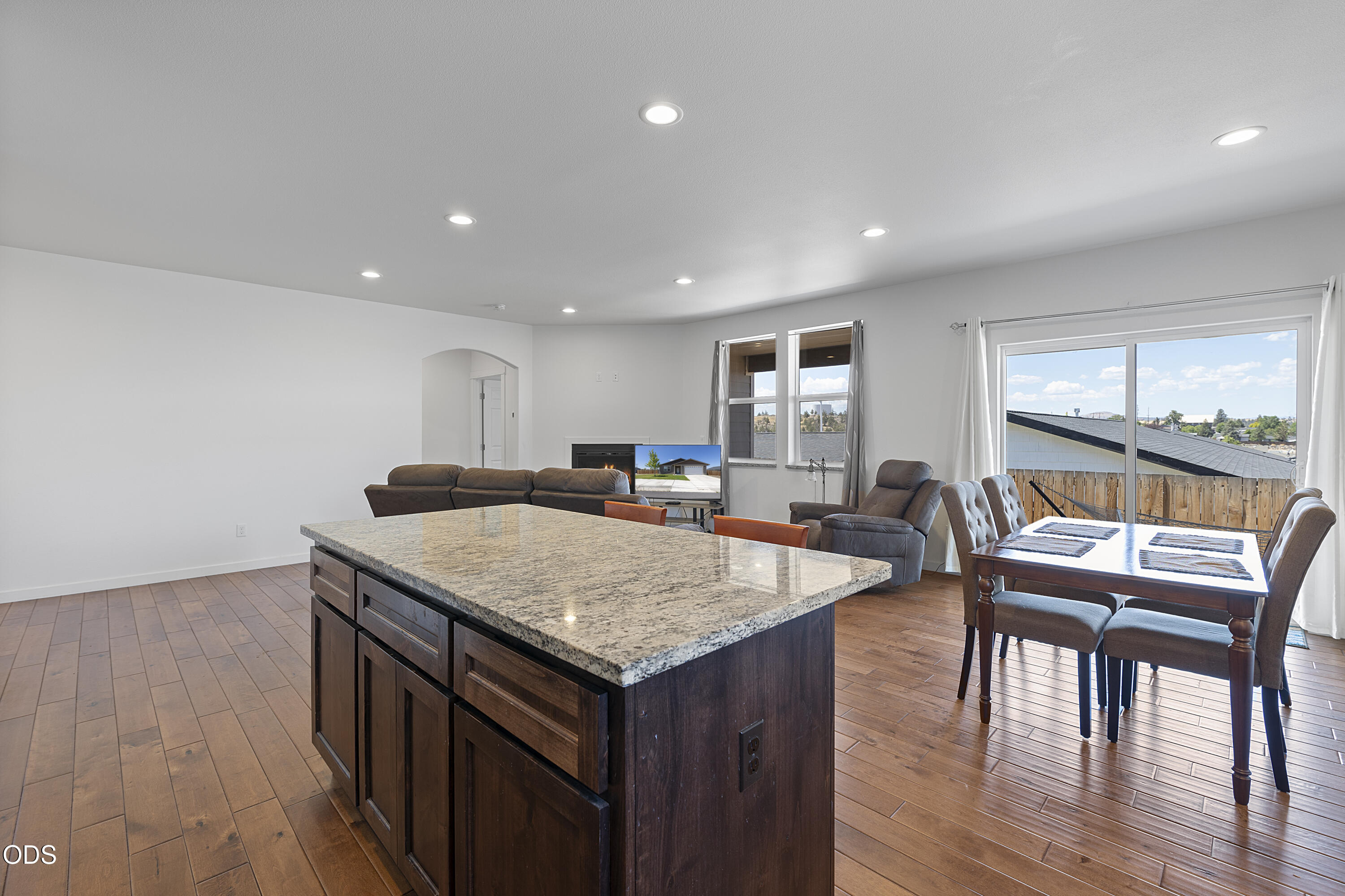 976 SE Maui Lane