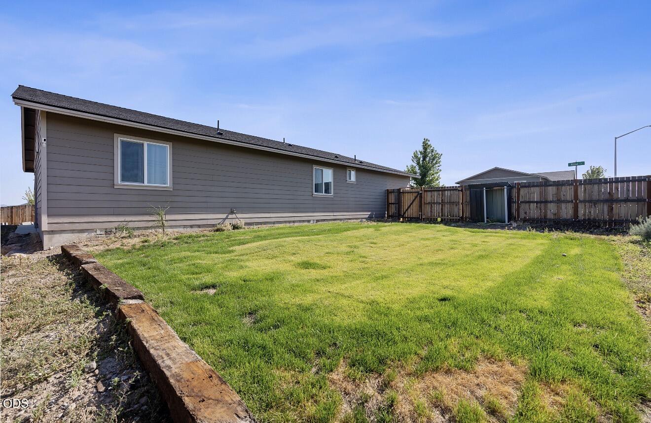 976 SE Maui Lane