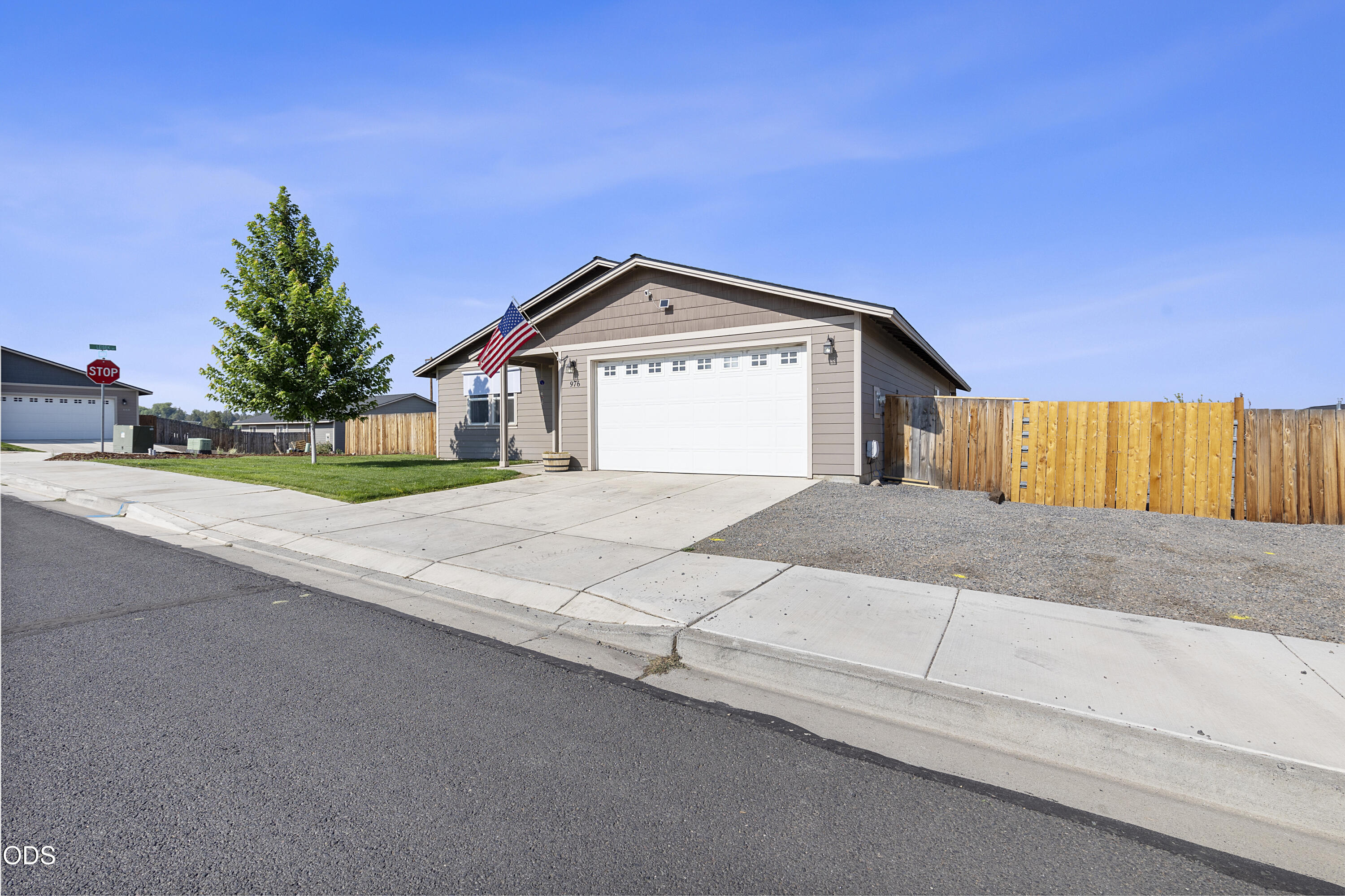 976 SE Maui Lane