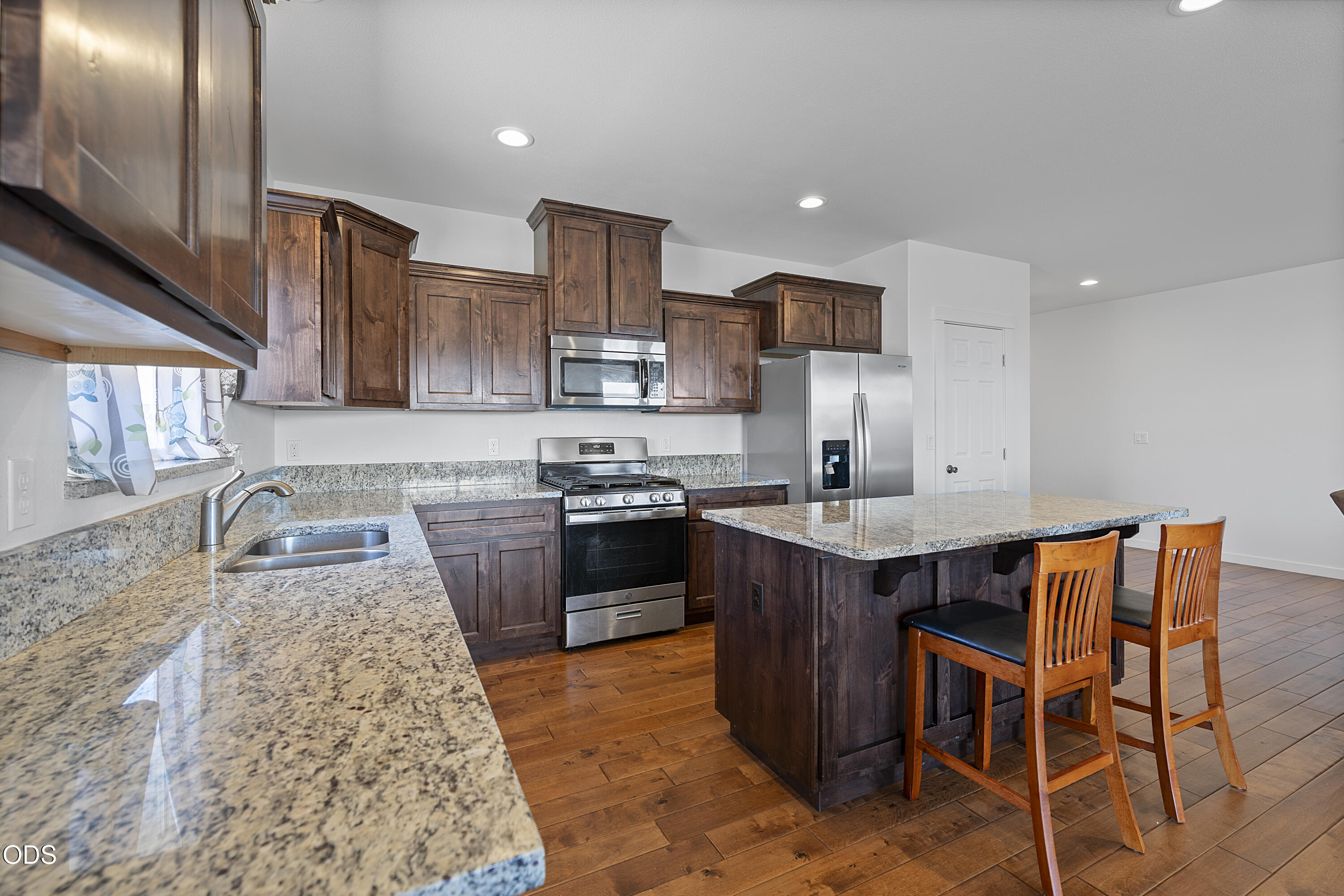 976 SE Maui Lane