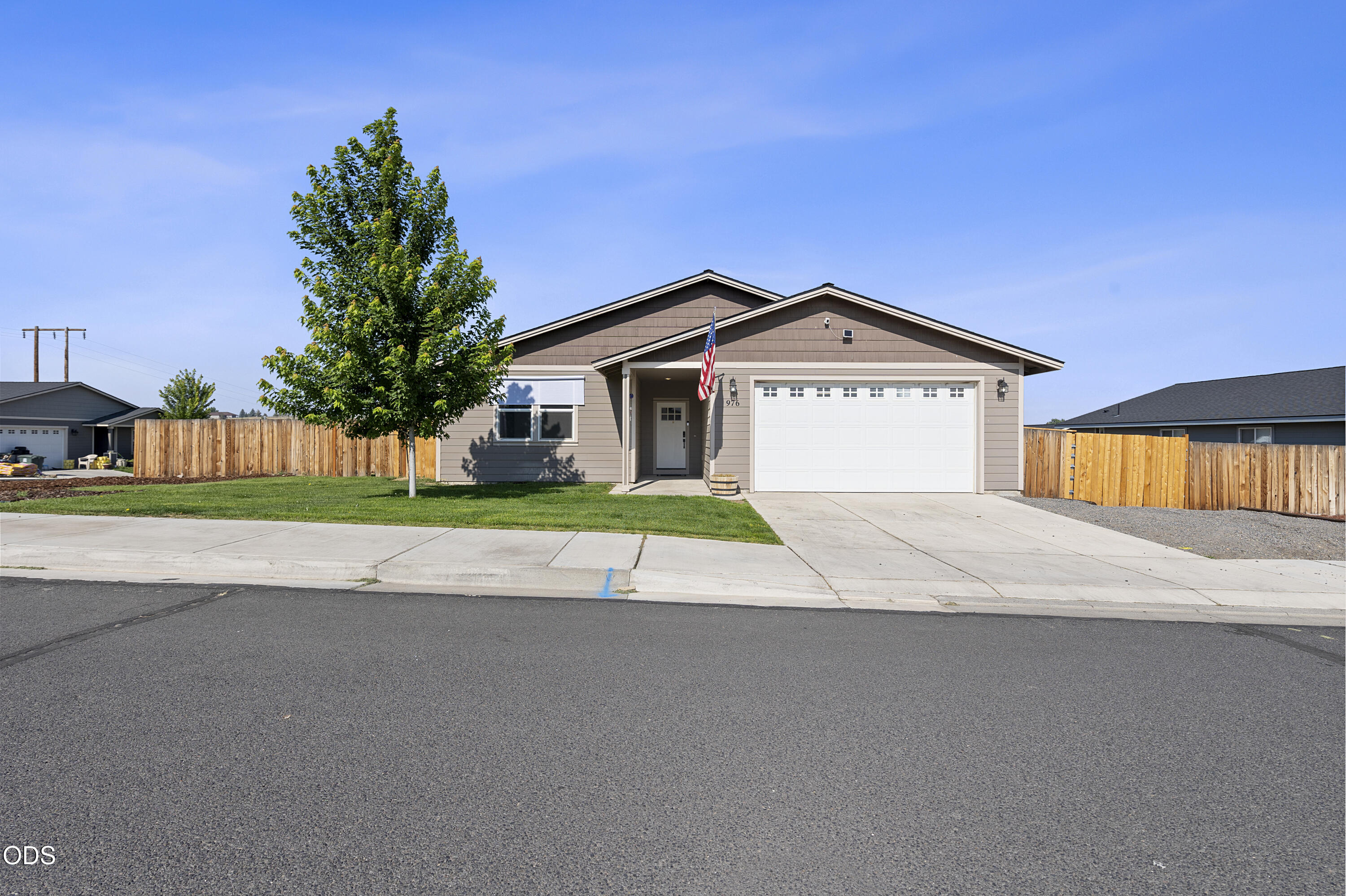 976 SE Maui Lane
