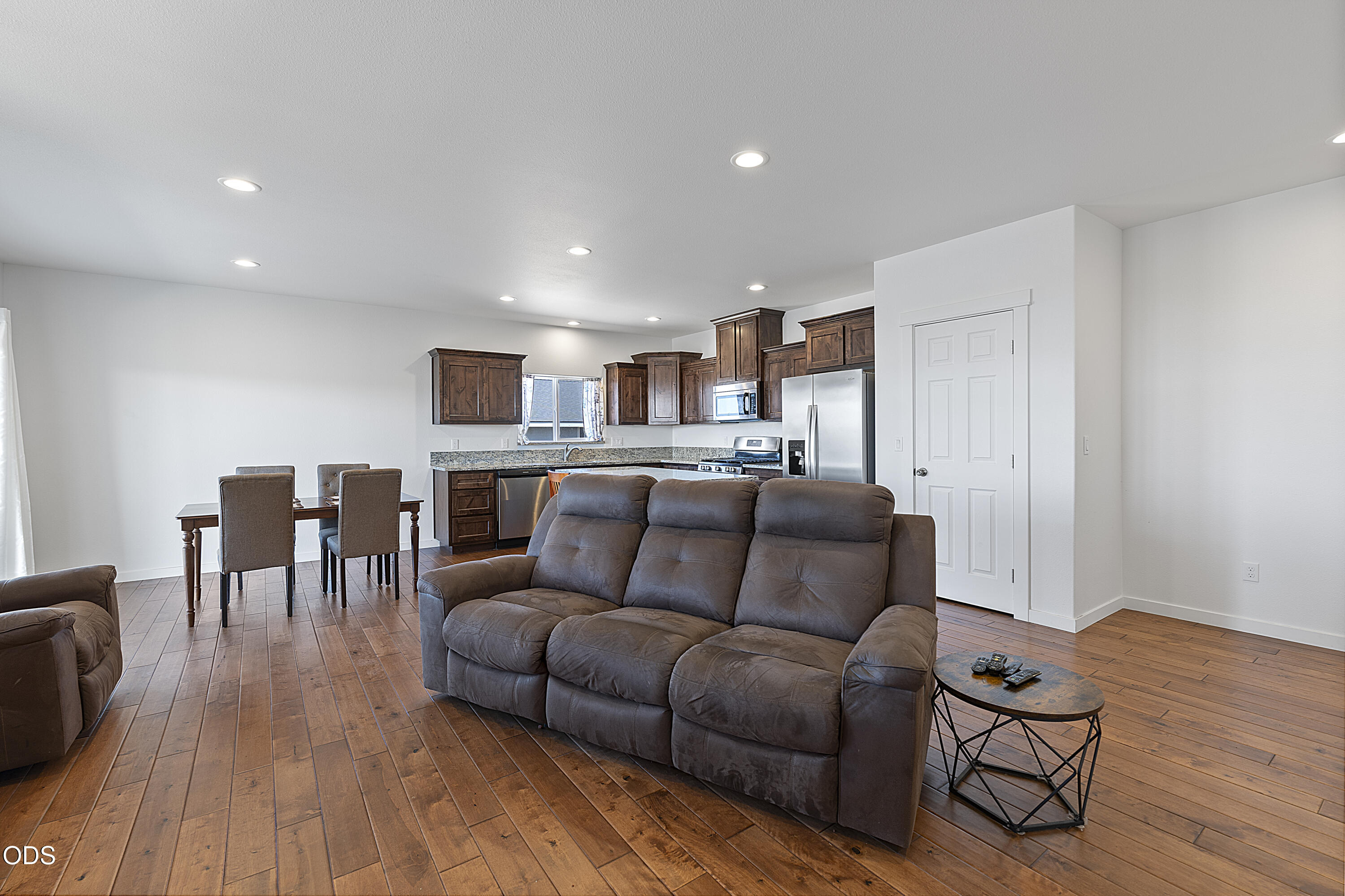 976 SE Maui Lane